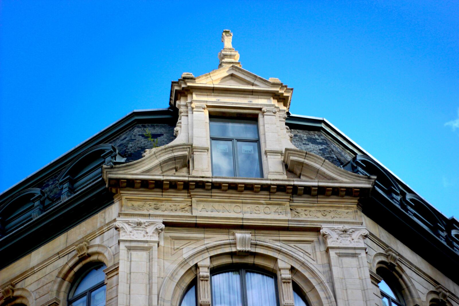 Canon EOS 550D (EOS Rebel T2i / EOS Kiss X4) sample photo. Blue sky, architecture, belgium photography