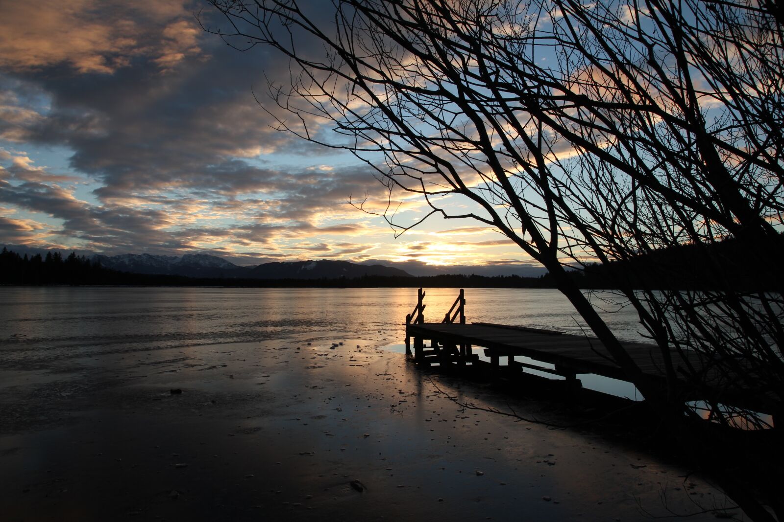 Canon EOS 550D (EOS Rebel T2i / EOS Kiss X4) sample photo. Lake, web, jetty photography