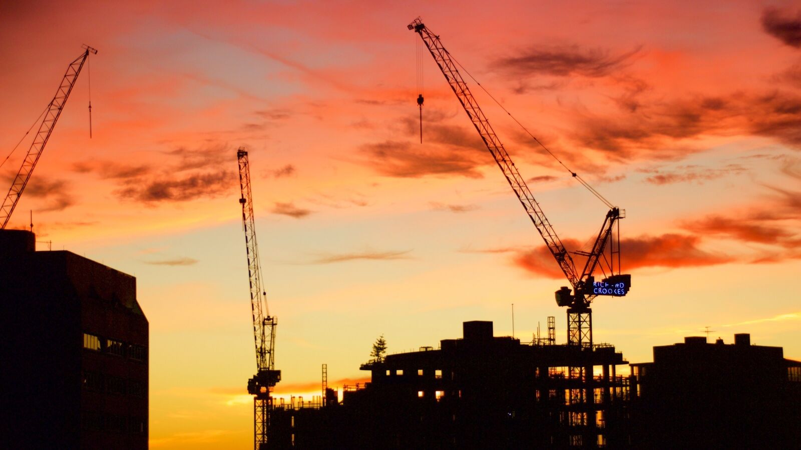 Canon EOS 600D (Rebel EOS T3i / EOS Kiss X5) sample photo. Sunrise, construction, cranes photography