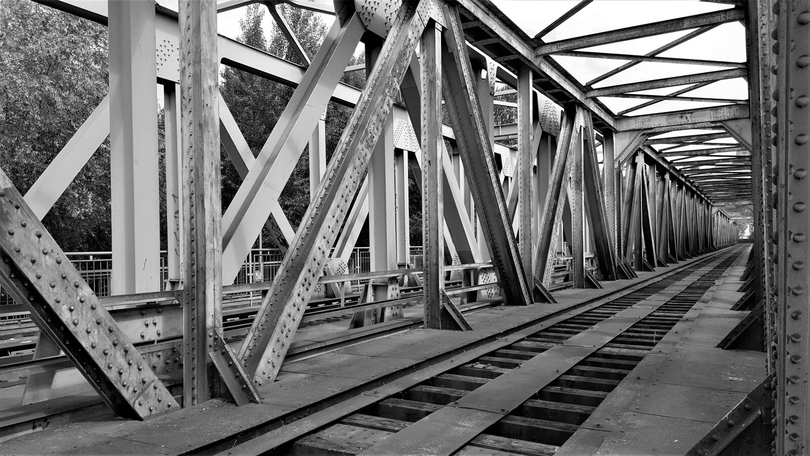 Samsung Galaxy S6 sample photo. Bridge, metal, iron photography