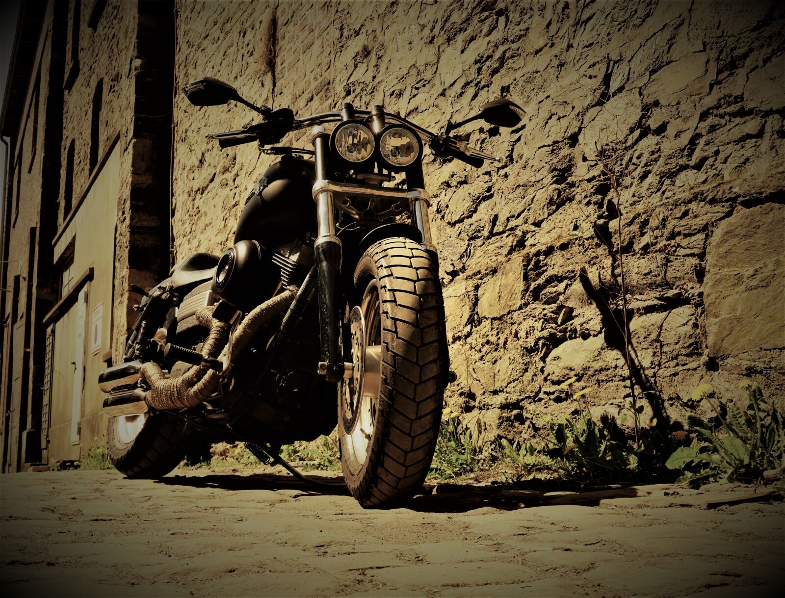 Sony a6000 sample photo. Harley, wall, old photography