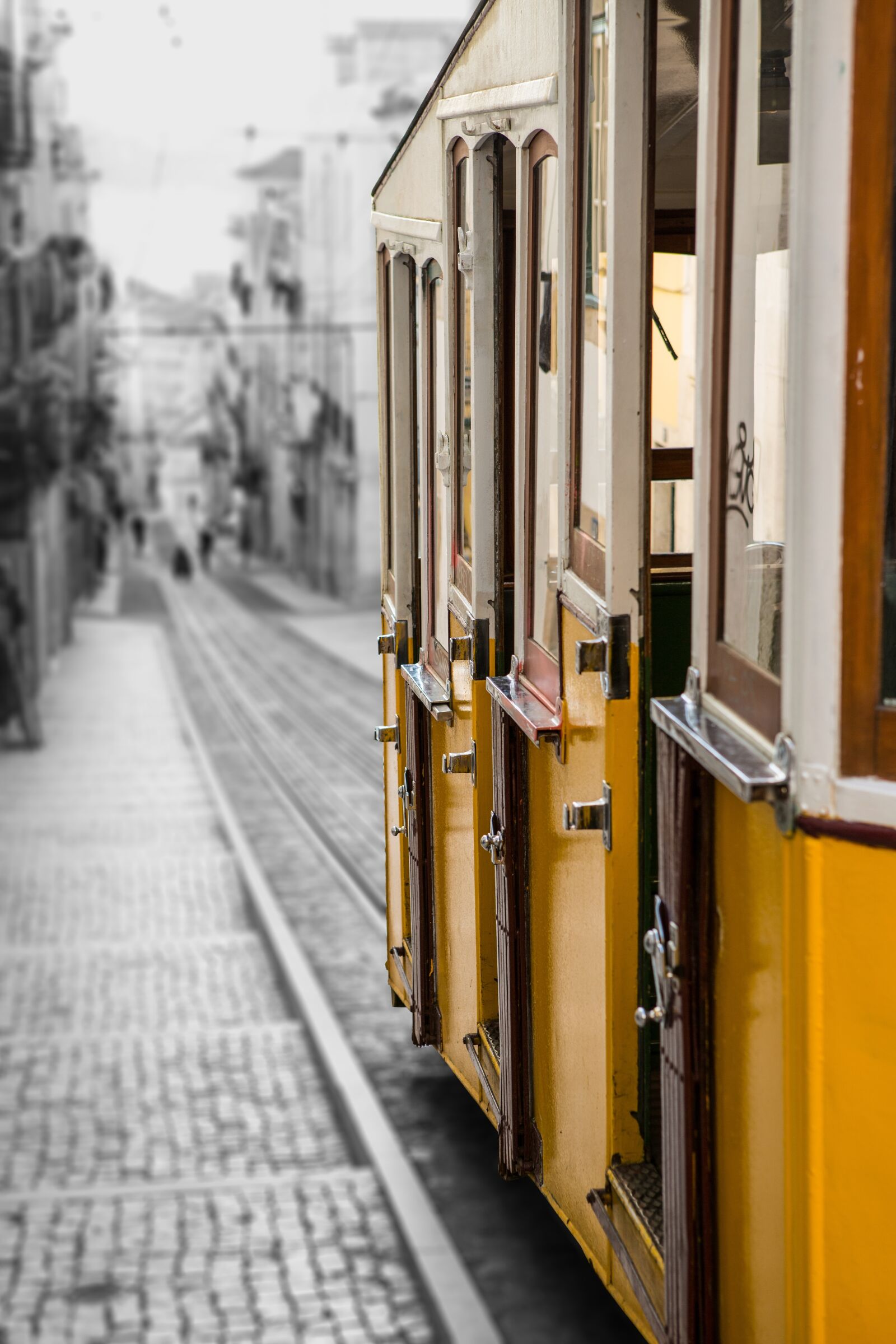 Canon EF 24-70mm F2.8L USM sample photo. Lisbon, ascendor, tourist attraction photography