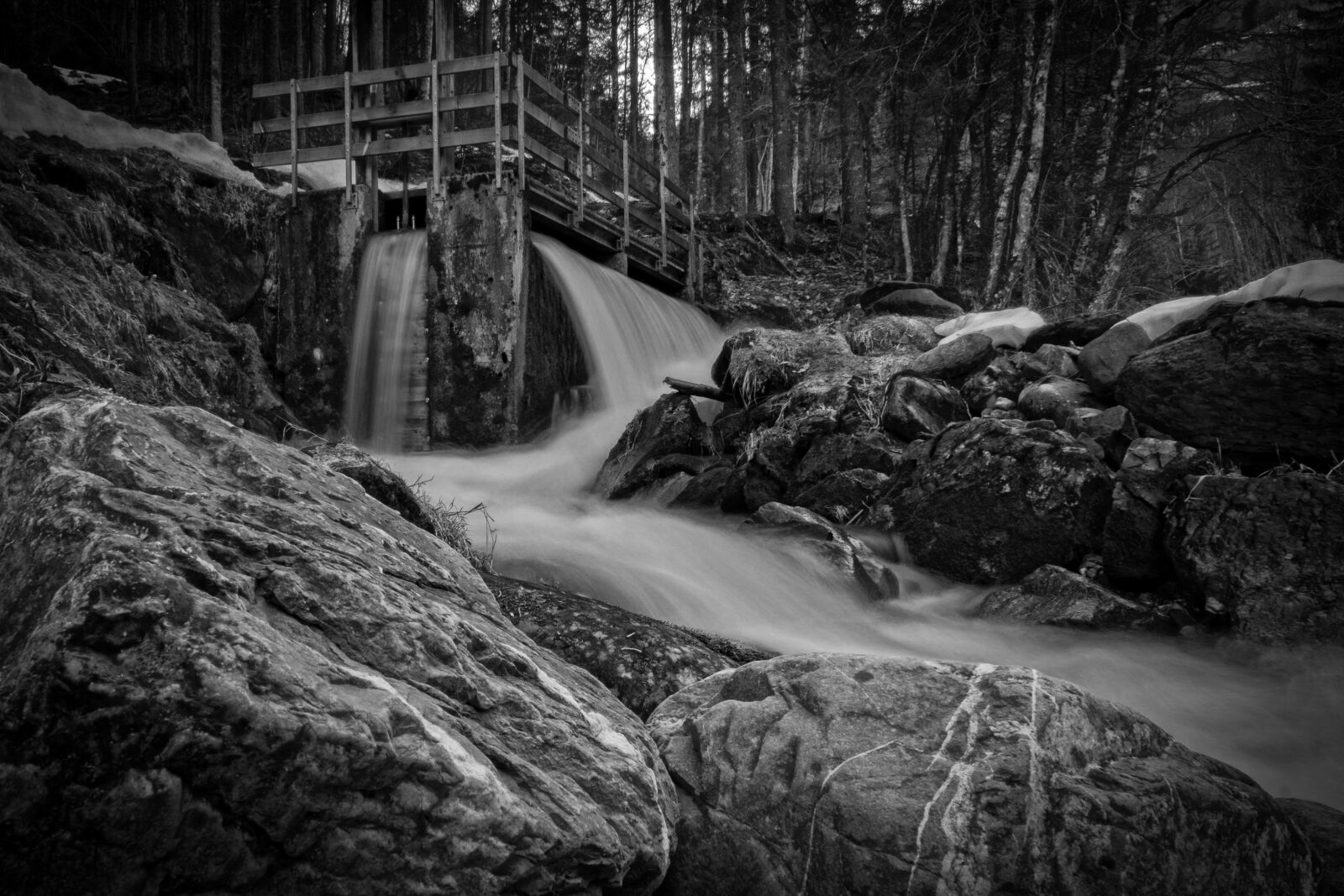 Sony a6000 + Sony E PZ 18-105mm F4 G OSS sample photo. Black, and, white, creek photography