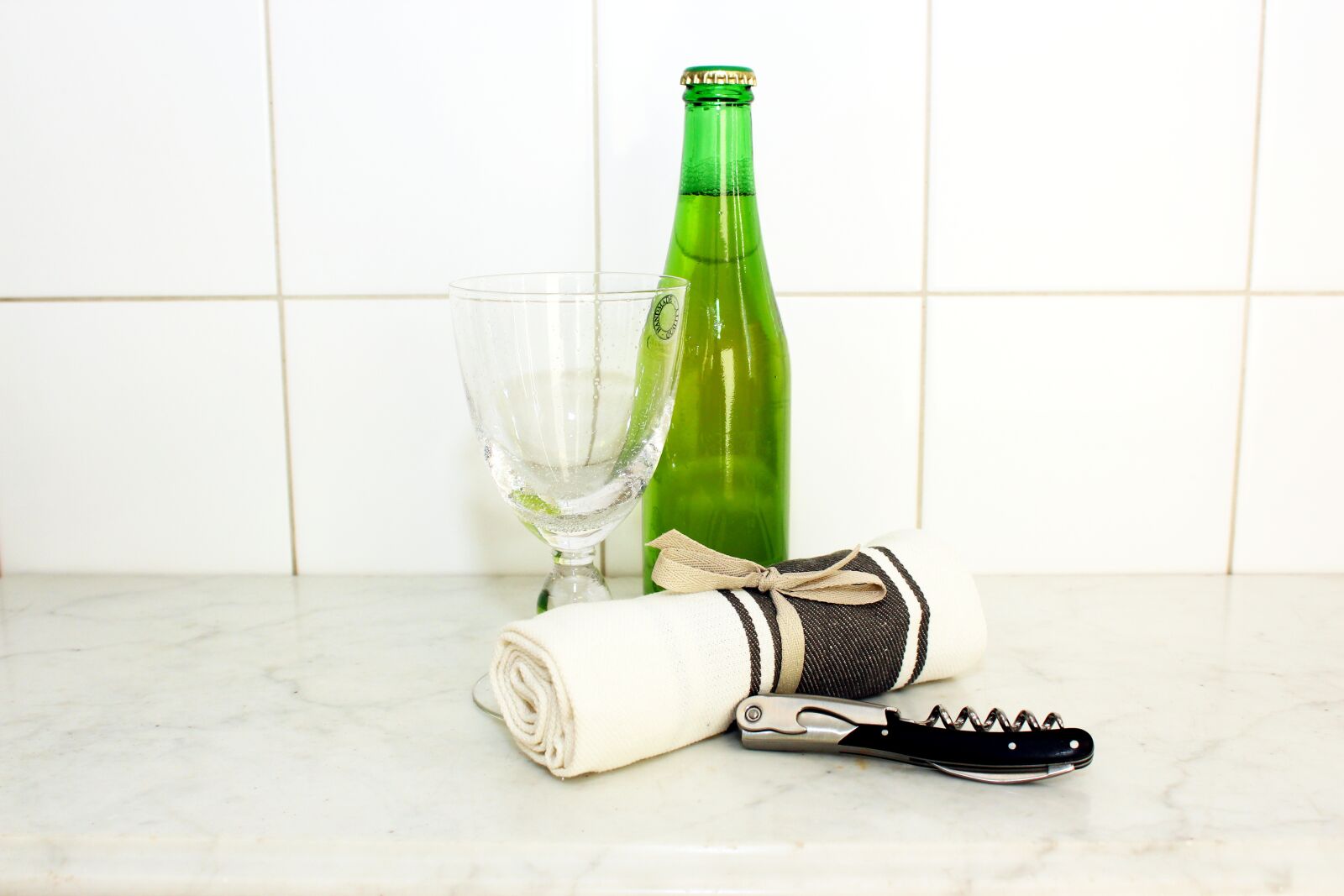 Canon EOS 600D (Rebel EOS T3i / EOS Kiss X5) sample photo. Beverage, drink, table photography