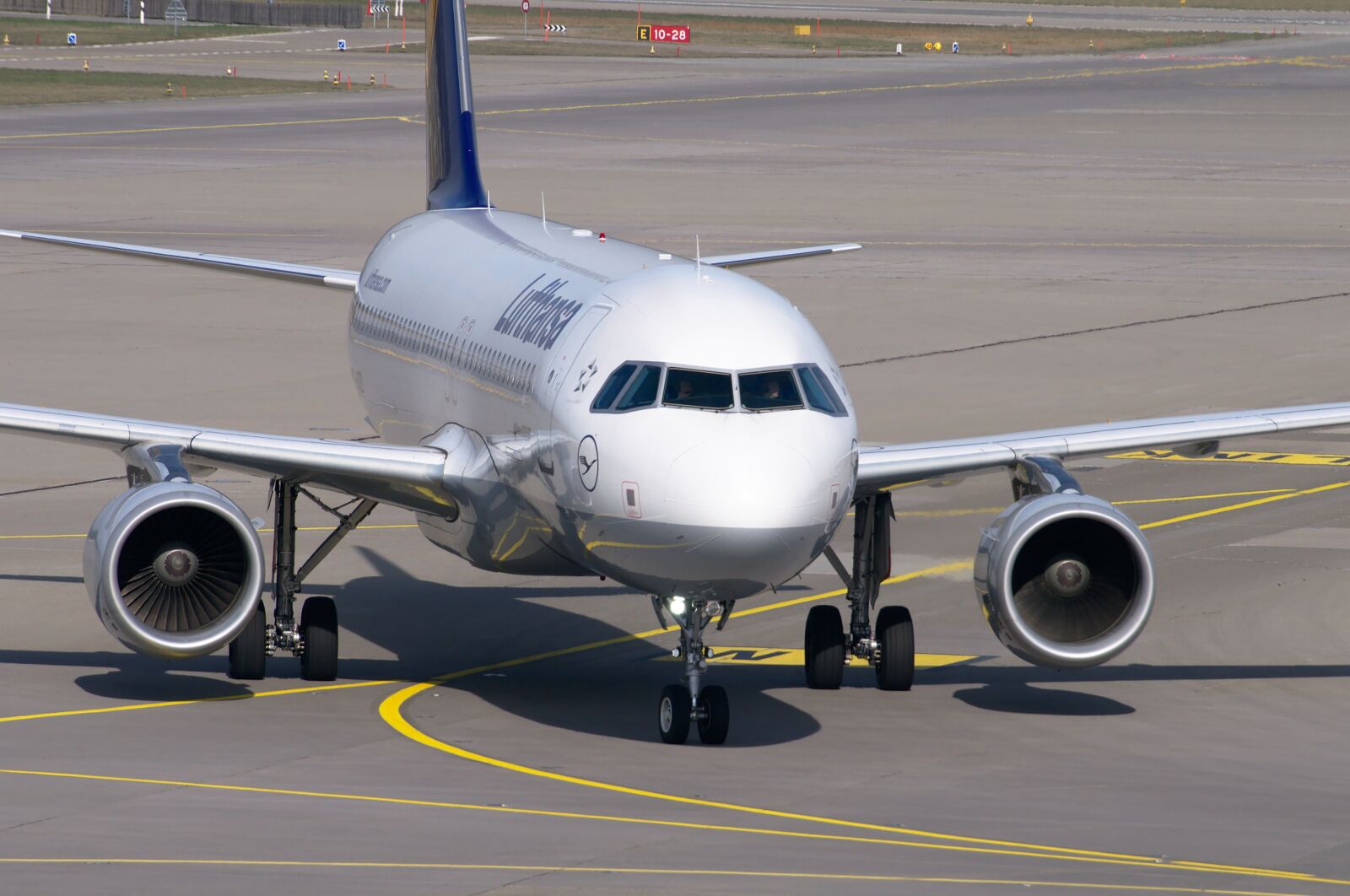 Nikon D300S sample photo. Aircraft, lufthansa, airport photography