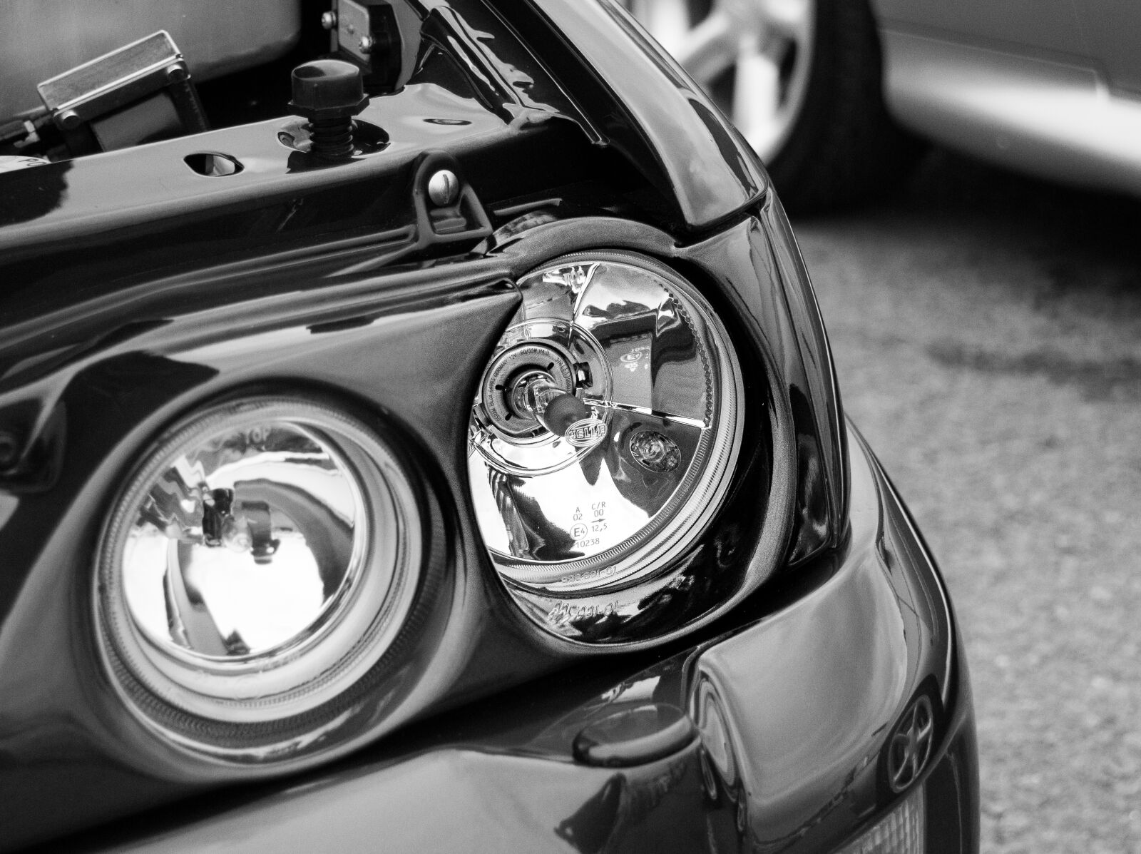 Canon EF-S 18-200mm F3.5-5.6 IS sample photo. Headlight, ford, car photography