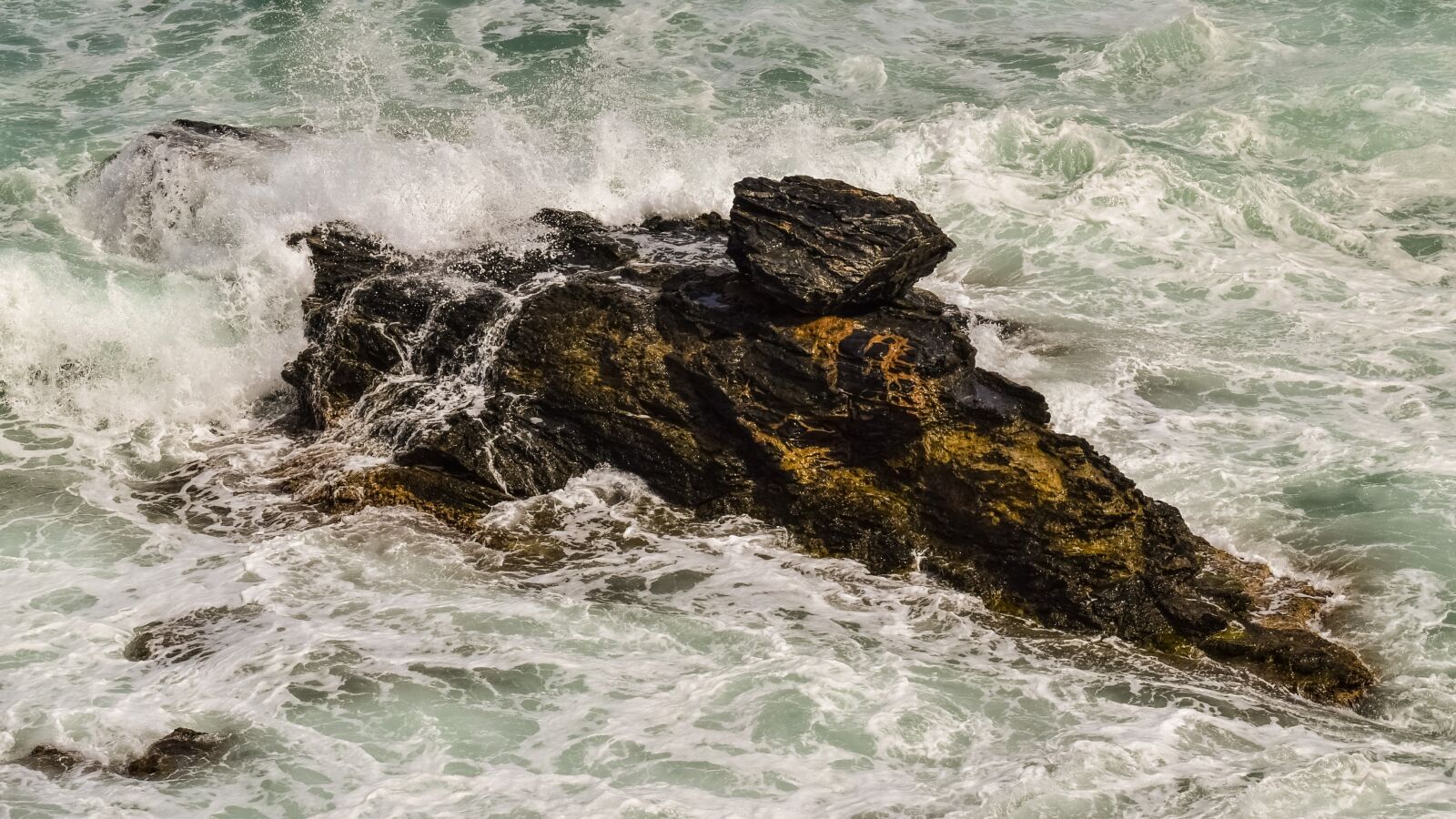 Nikon D3300 sample photo. Rock, sea, waves photography