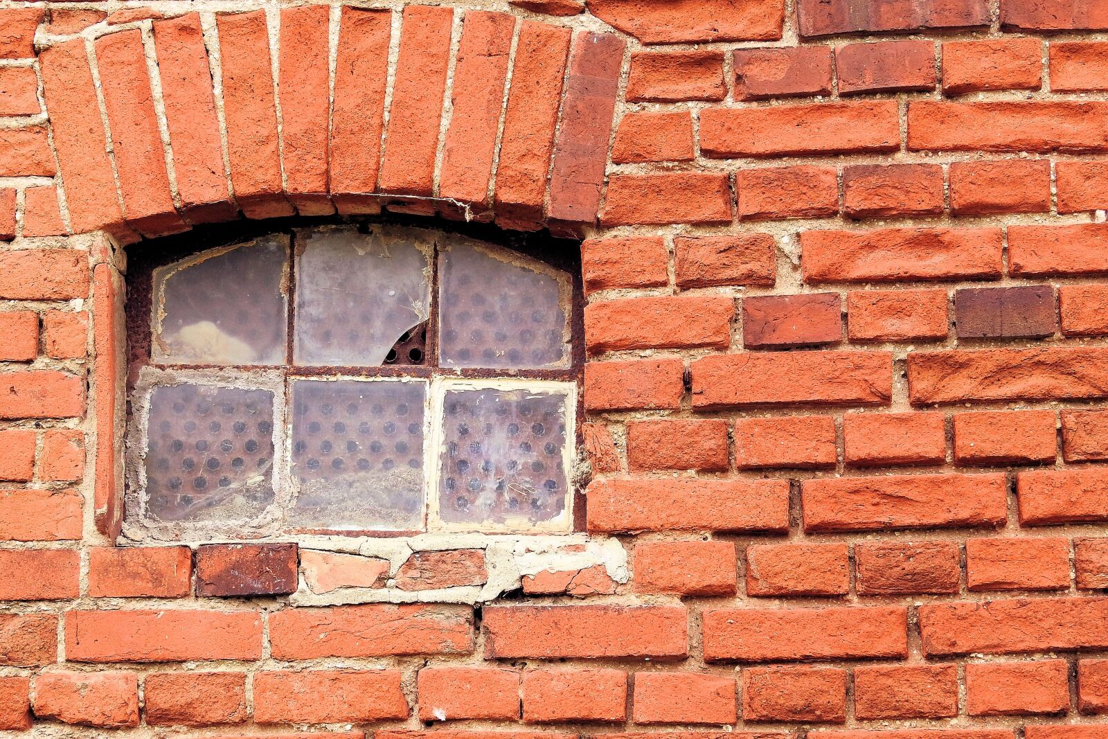 Nikon Coolpix P900 sample photo. Wall, facade, window photography