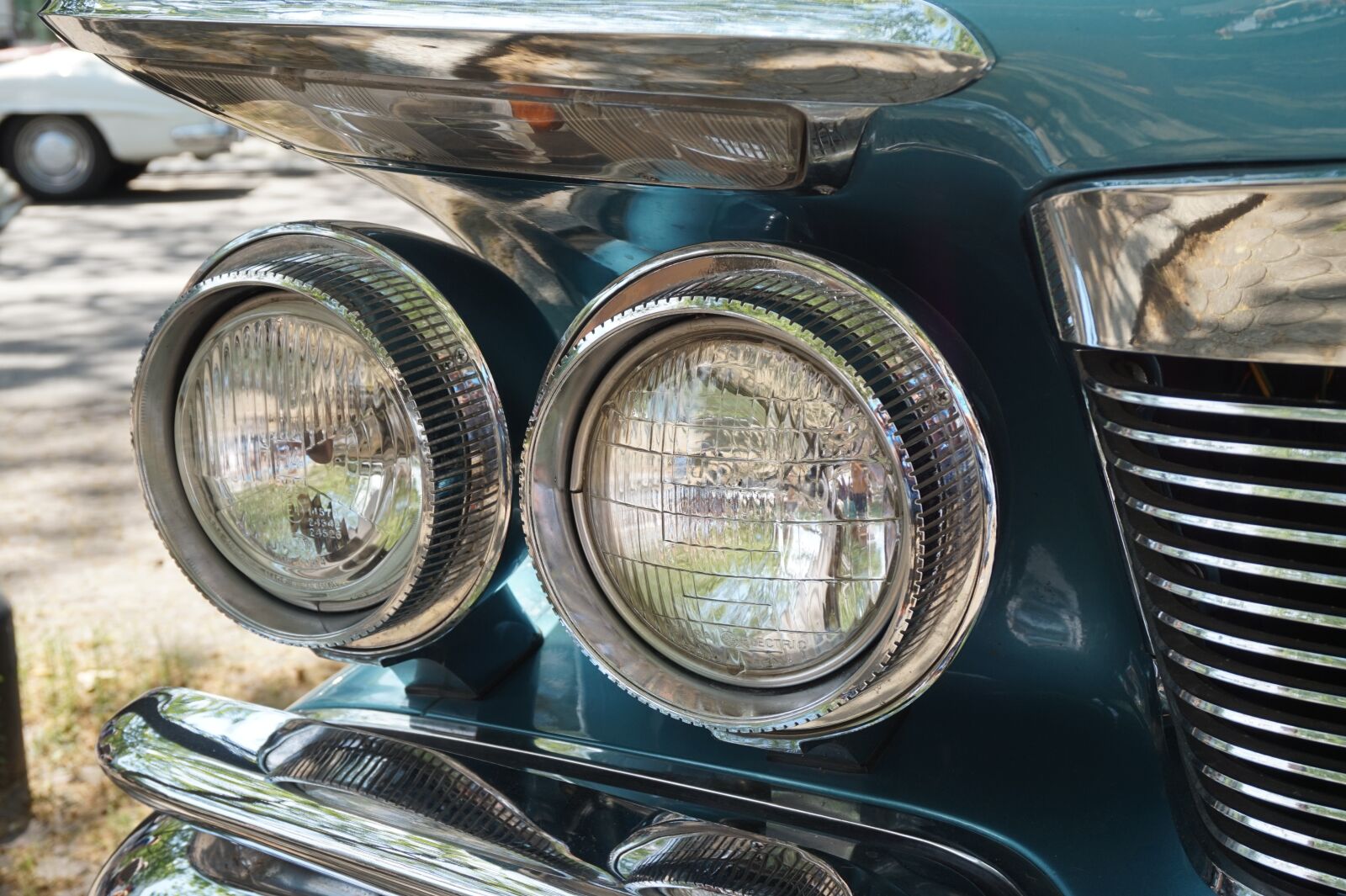 Sony Alpha a5000 (ILCE 5000) sample photo. Auto, spotlight, vehicle photography