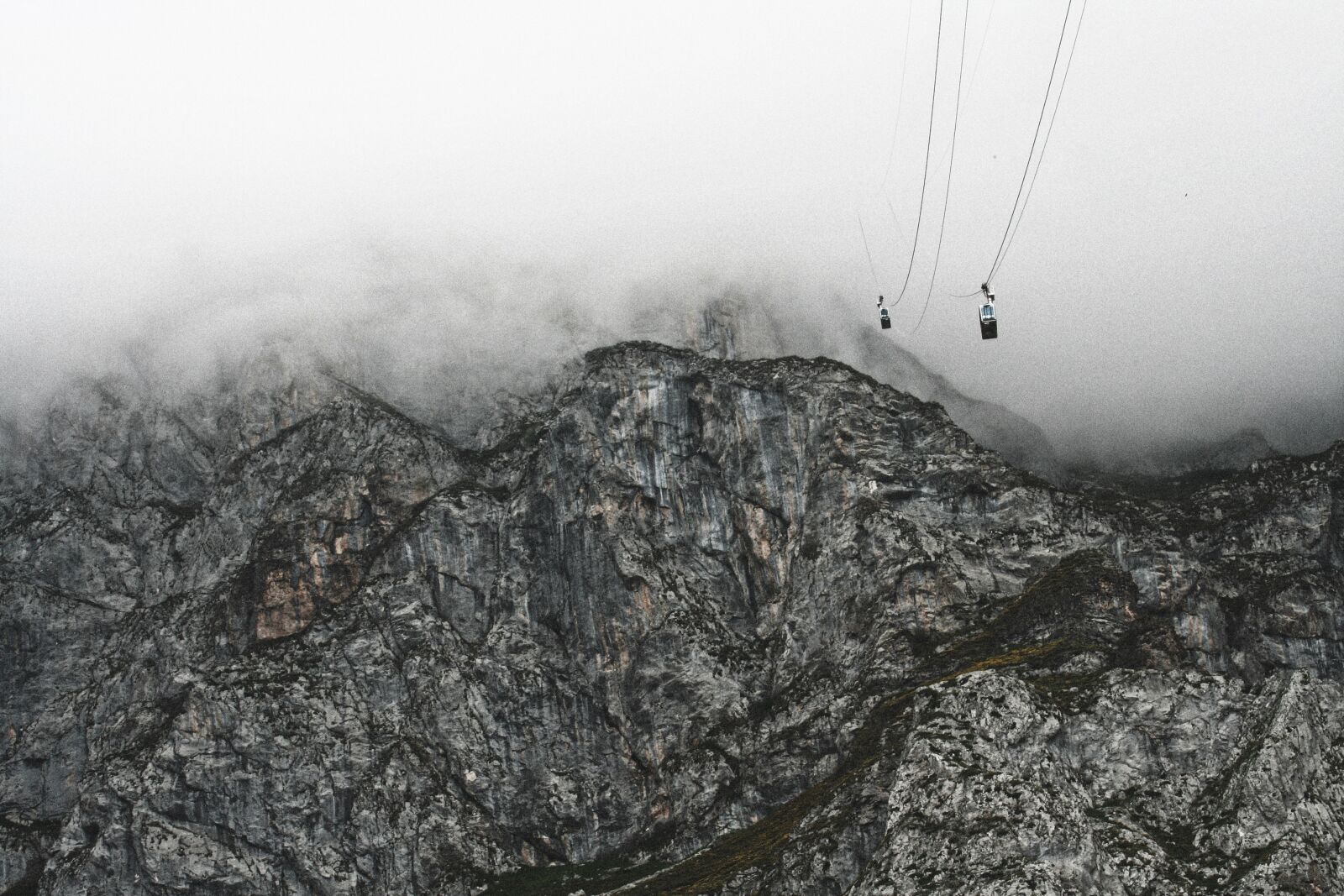 Canon EOS 350D (EOS Digital Rebel XT / EOS Kiss Digital N) sample photo. Cable car, source, cantabria photography