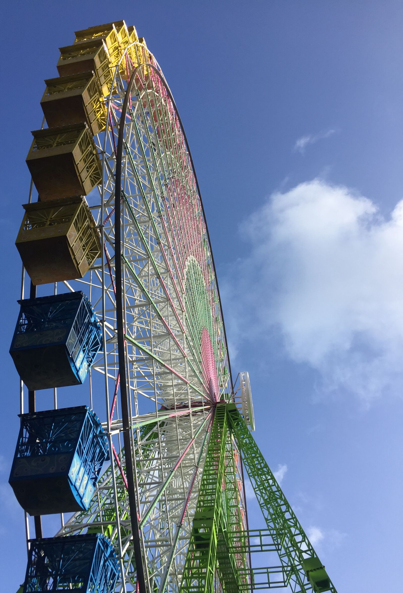 iPhone 6 back camera 4.15mm f/2.2 sample photo. Ferriswheel, colors, amusement photography