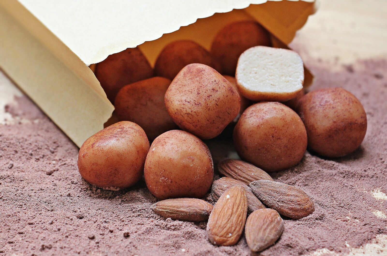 Canon EOS 550D (EOS Rebel T2i / EOS Kiss X4) sample photo. Marzipan potatoes, marzipan, sweet photography