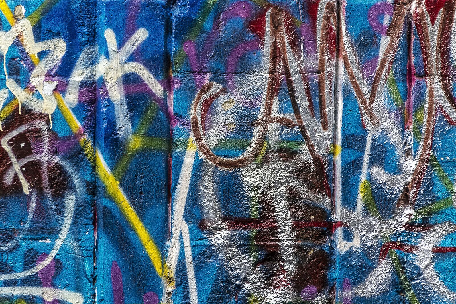 Canon EOS 1100D (EOS Rebel T3 / EOS Kiss X50) + Canon TS-E 90mm F2.8 Tilt-Shift sample photo. Background, abstract, graffiti photography