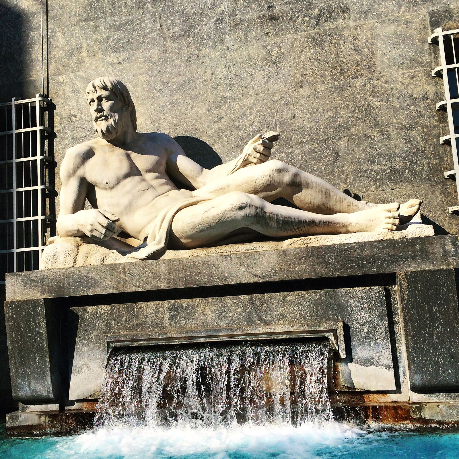 iPhone 5s back camera 4.15mm f/2.2 sample photo. Architecture, fontana, fontana, del photography