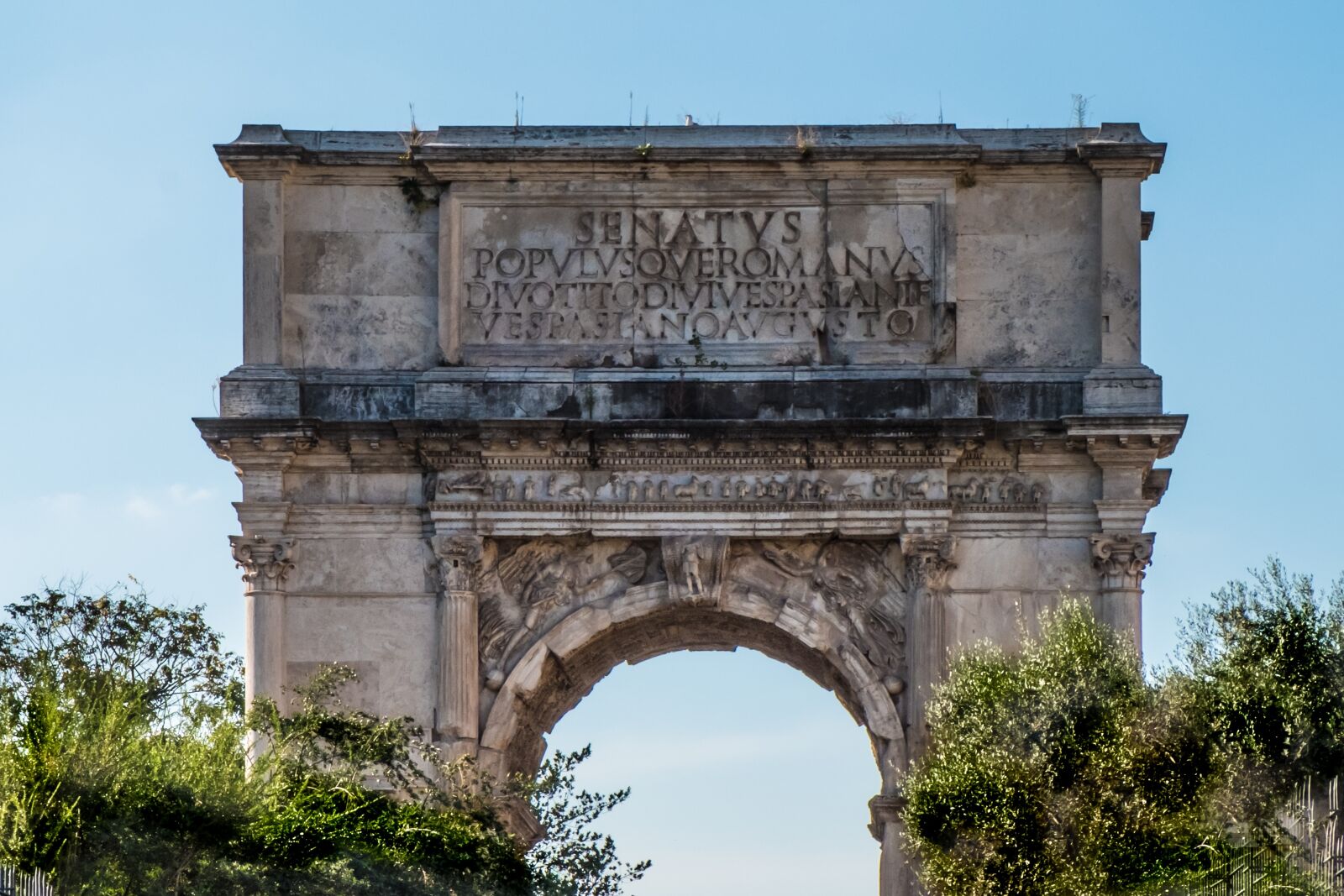 Fujifilm X-T2 sample photo. Rome, door, gantry photography
