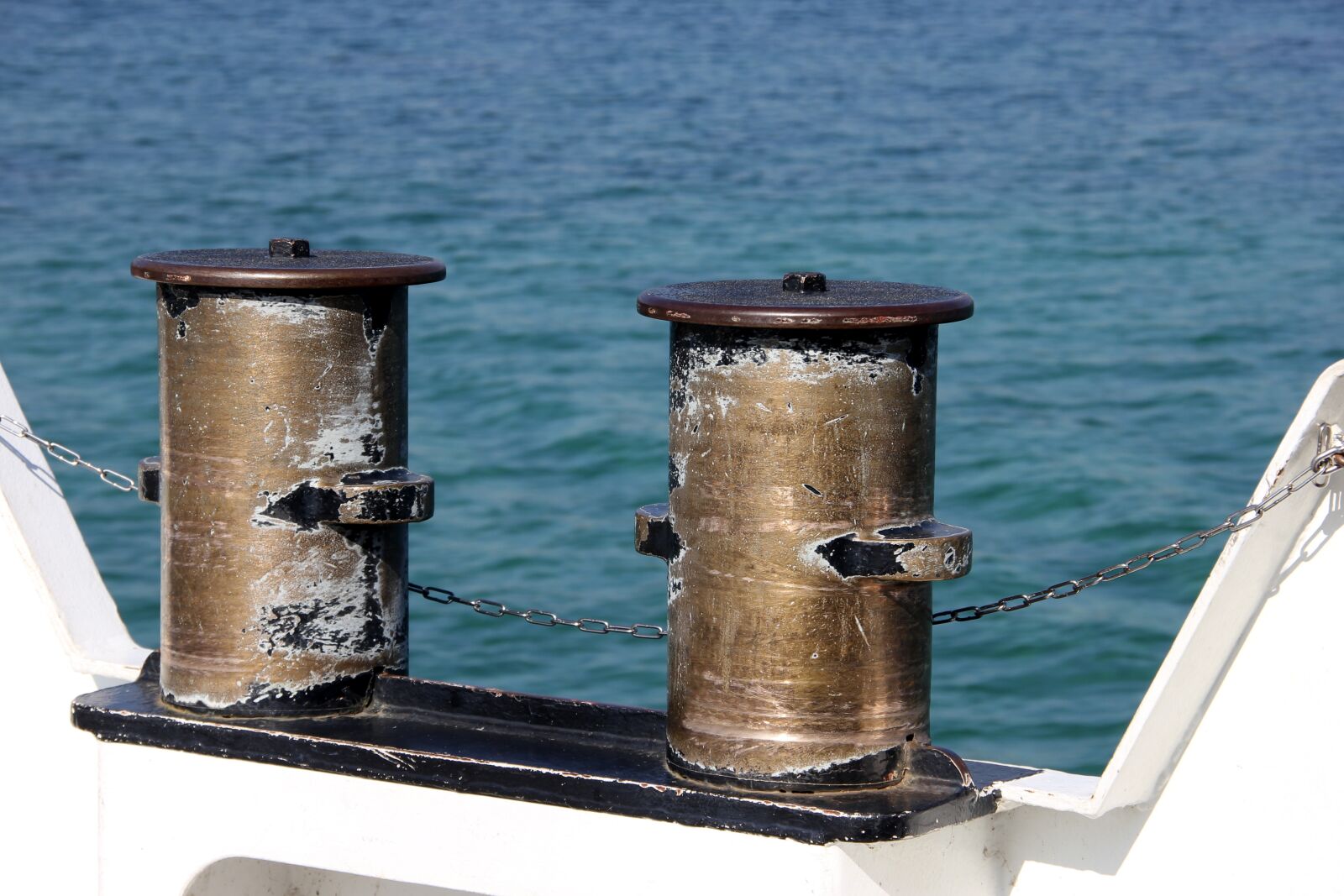 Canon EOS 60D sample photo. Bollard, ship, ship deck photography