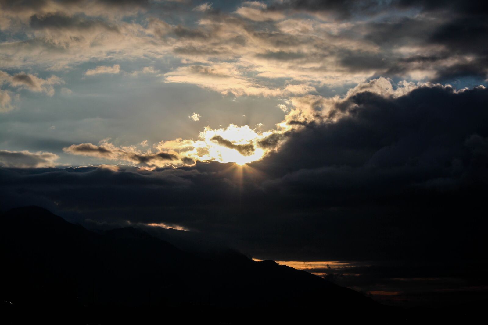 Canon EOS 600D (Rebel EOS T3i / EOS Kiss X5) sample photo. Cloud, sun, sky photography