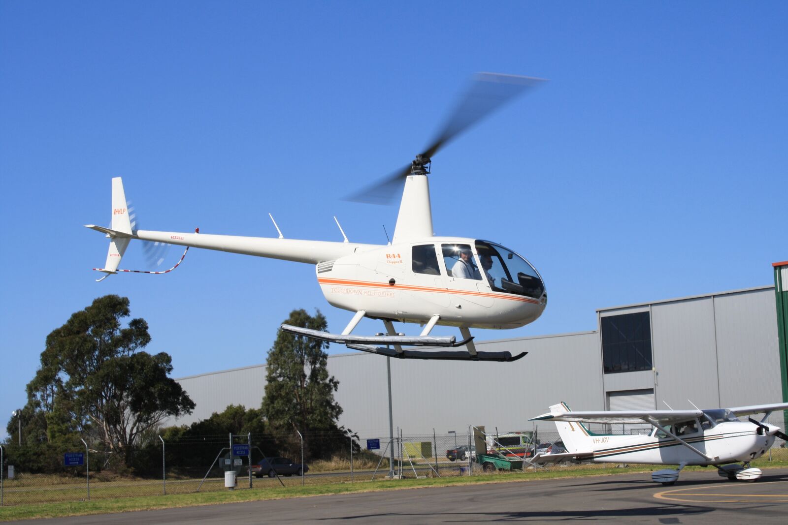 Canon EOS 1000D (EOS Digital Rebel XS / EOS Kiss F) sample photo. Helicopter, flying, aircraft photography
