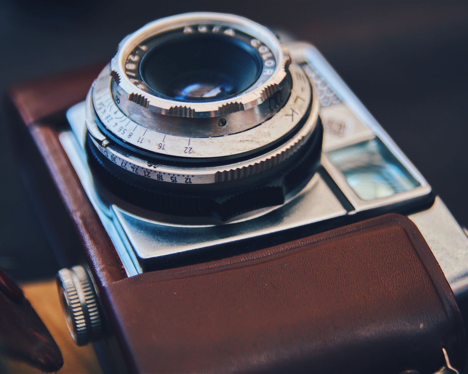 Canon EOS M5 sample photo. Vintage, camera, lens photography
