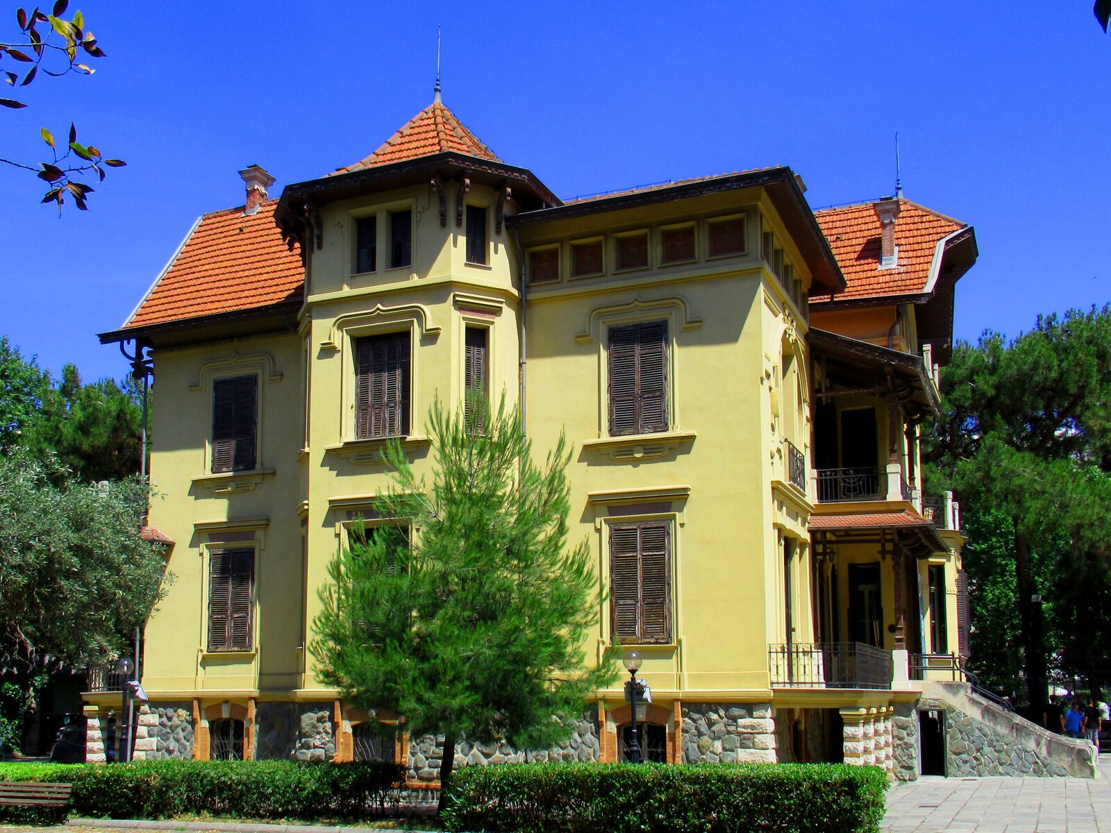 Canon PowerShot SX620 HS sample photo. House, old, architecture photography