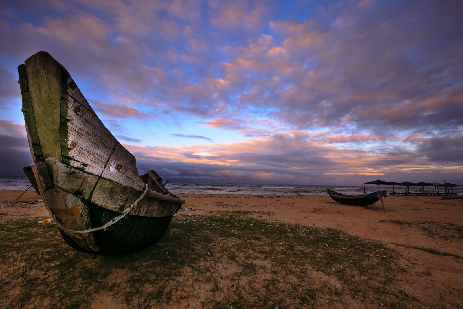 Canon EF 16-35mm F4L IS USM sample photo. Old, the boat, abandoned photography