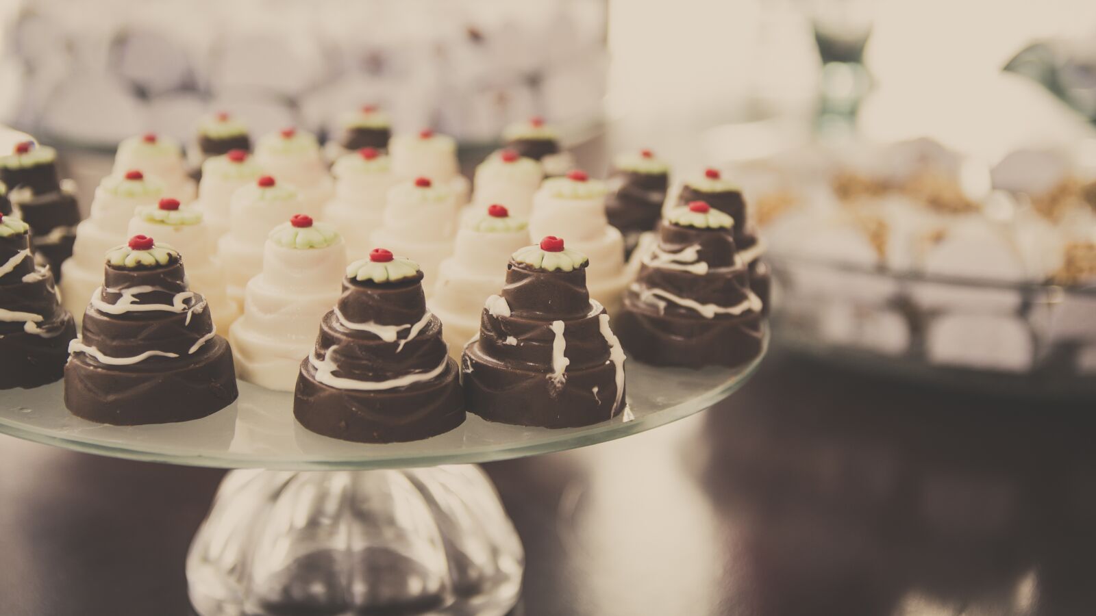 Canon EOS 700D (EOS Rebel T5i / EOS Kiss X7i) sample photo. Pastry, candy, party photography