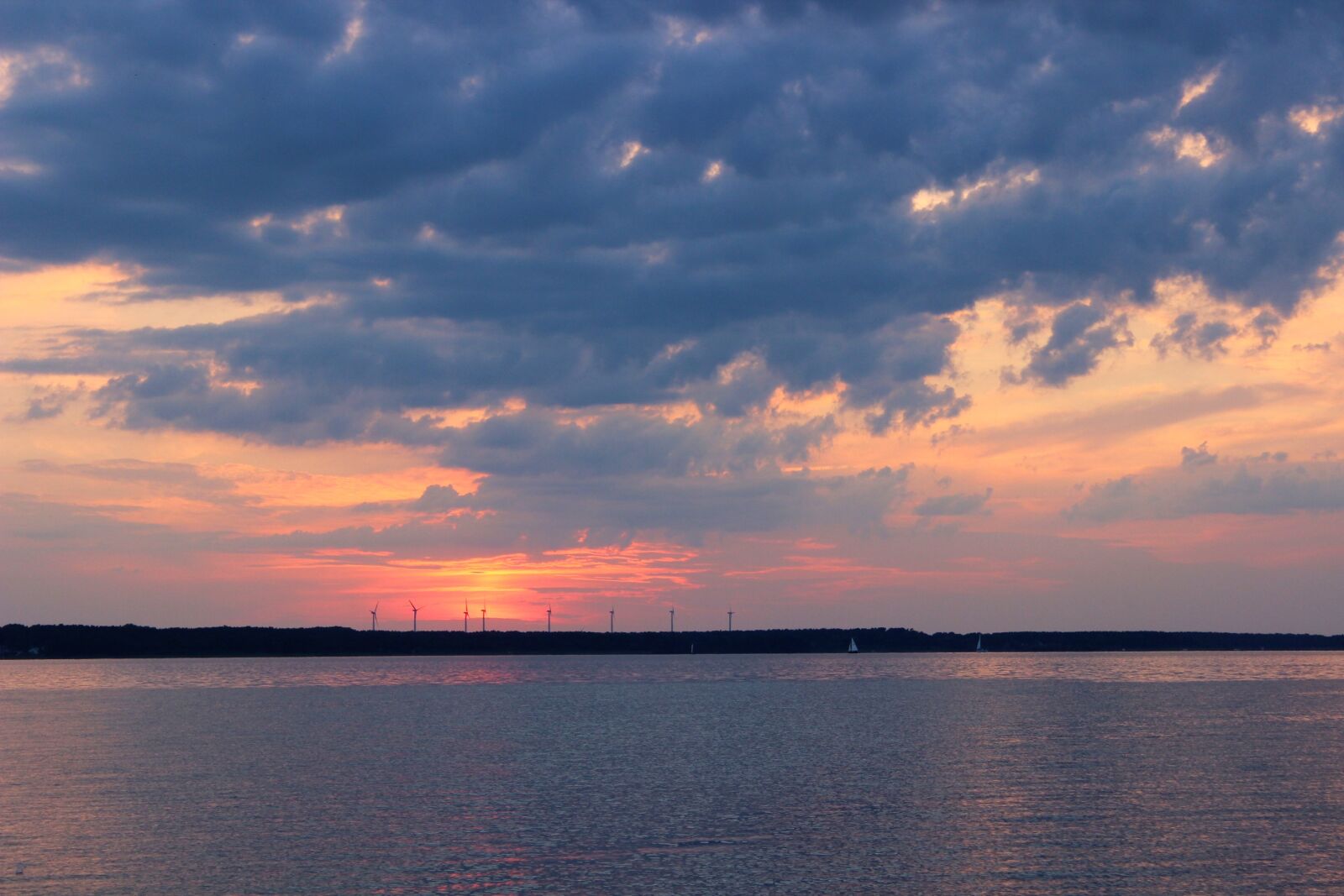 Canon EOS 600D (Rebel EOS T3i / EOS Kiss X5) sample photo. Evening sky, lake, sunset photography
