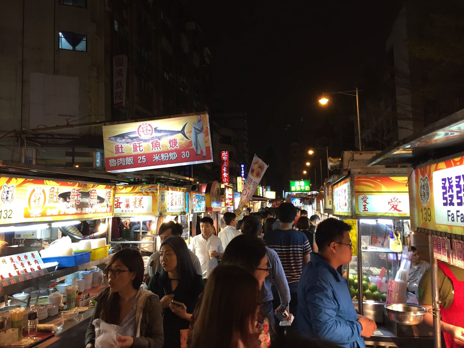 Apple iPhone 6 sample photo. Taiwan, stalls, night view photography
