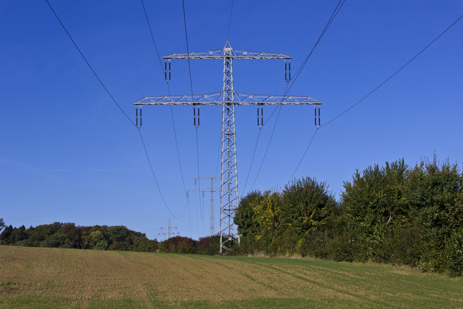 Canon EOS 600D (Rebel EOS T3i / EOS Kiss X5) sample photo. Power poles, power line photography