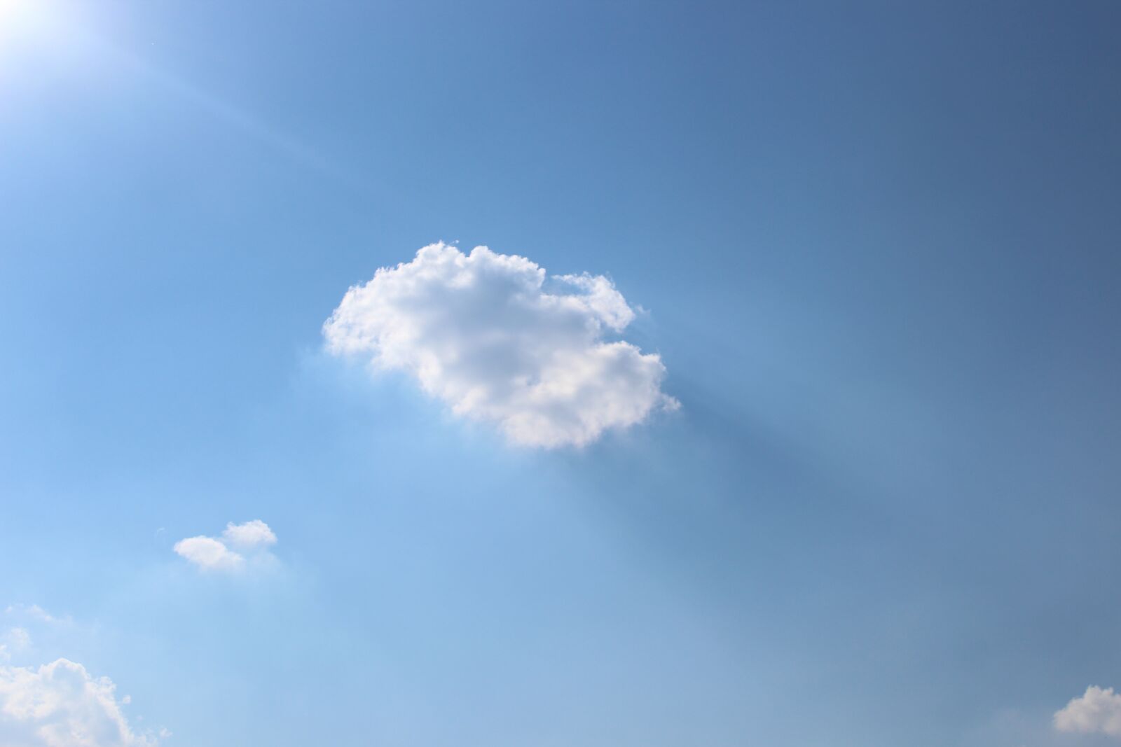 Canon EOS 1300D (EOS Rebel T6 / EOS Kiss X80) sample photo. Clouds, sky, sun photography