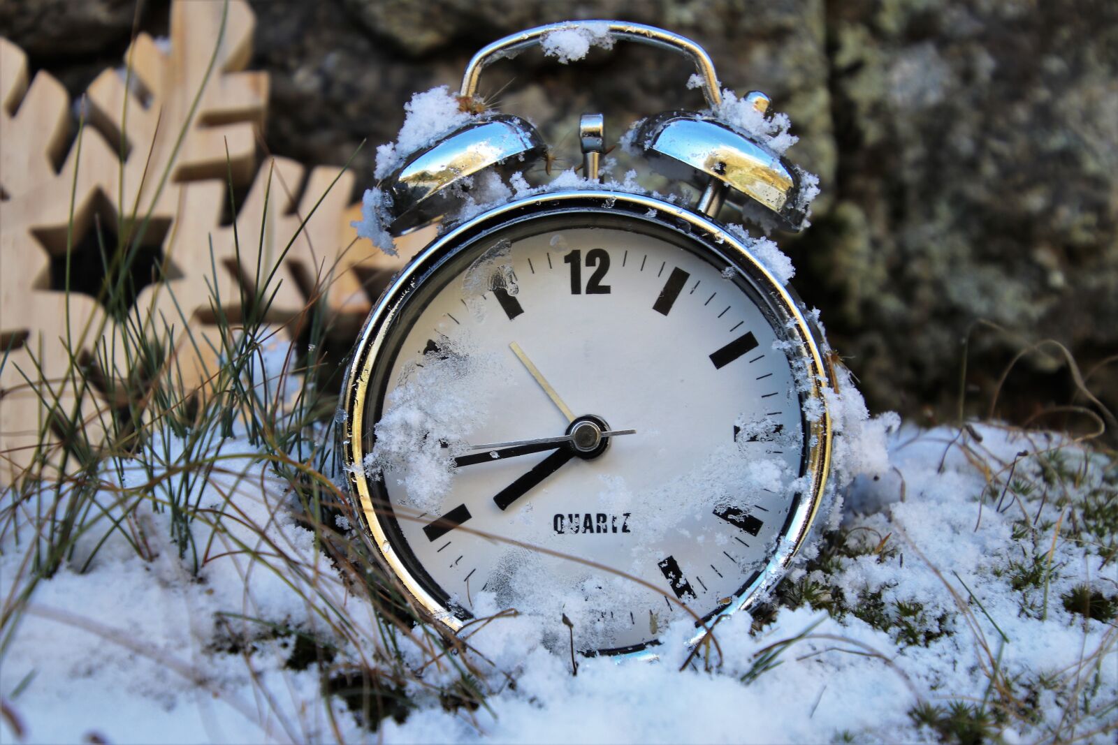 Canon EOS 80D sample photo. Winter, time pointing, clock photography
