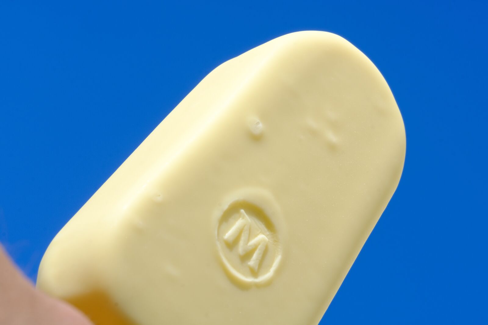 Fujifilm X-T2 + Fujifilm XF 80mm F2.8 R LM OIS WR Macro sample photo. Ice, ice cream, cold photography