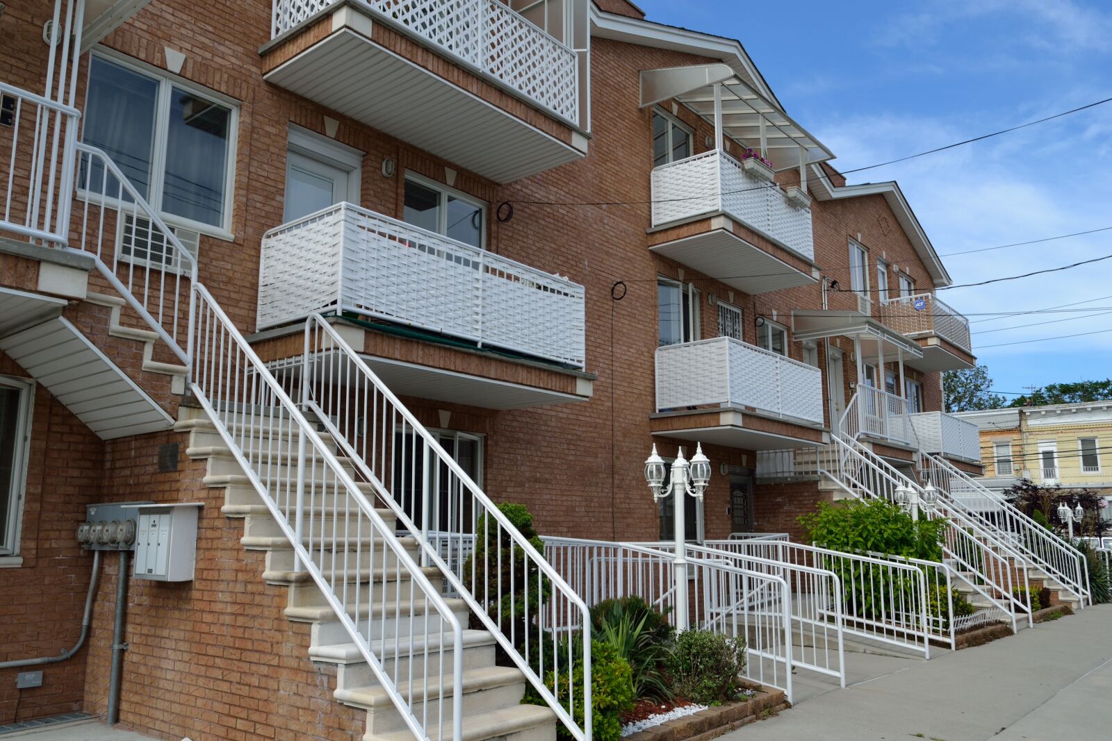 Nikon D3100 sample photo. House, residents, residential photography