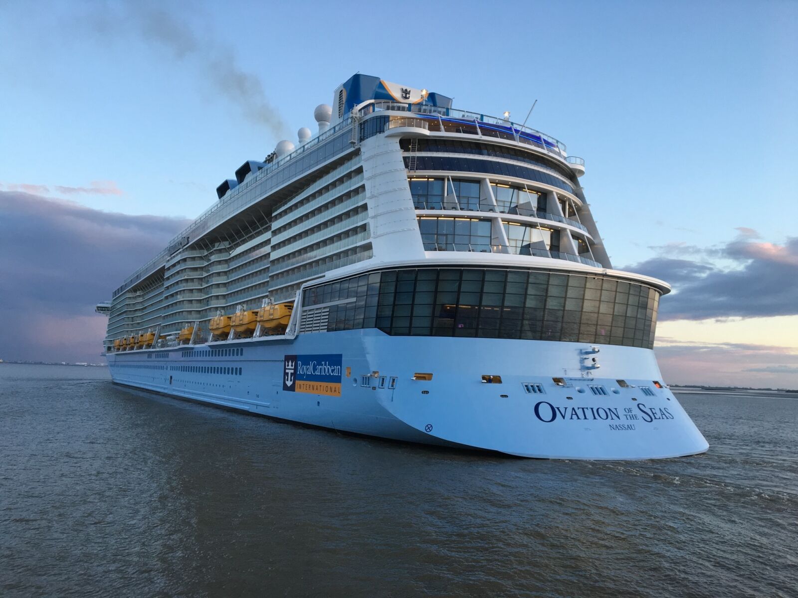 Apple iPhone 6s sample photo. Cruise ship, ovation of photography