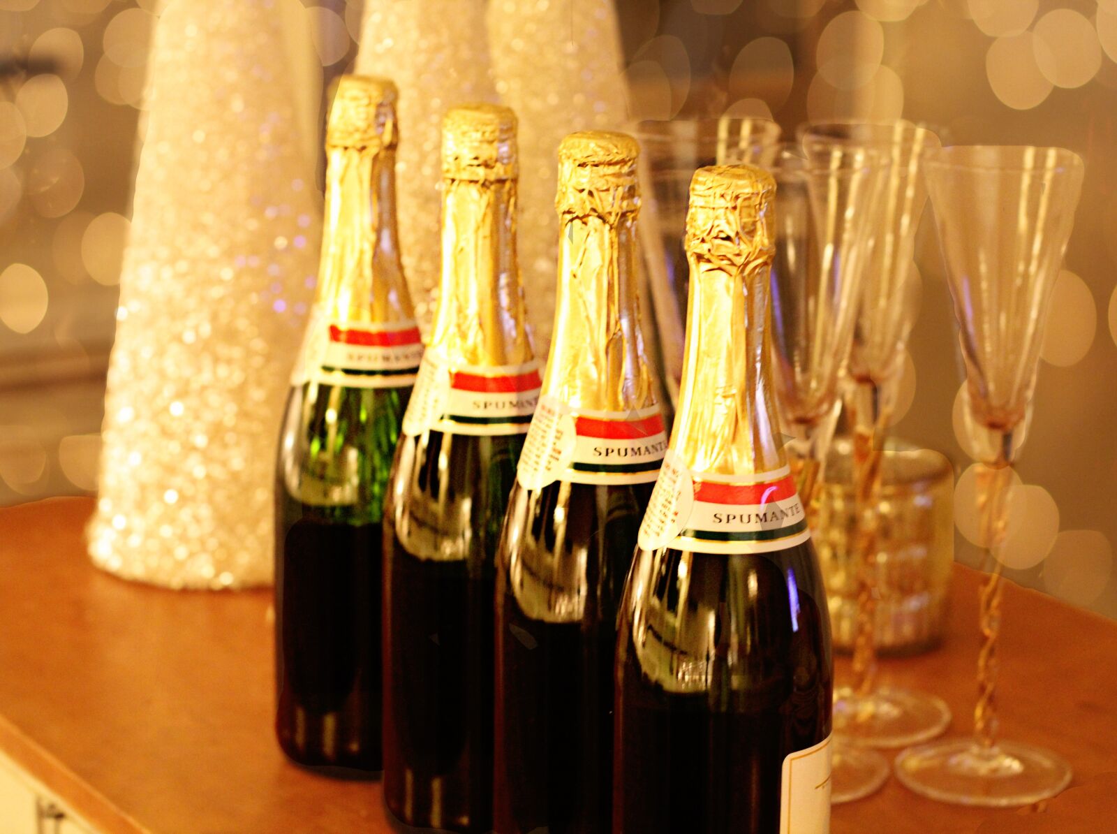 Canon EF 50mm F1.4 USM sample photo. Champagne, champagne toast, new photography