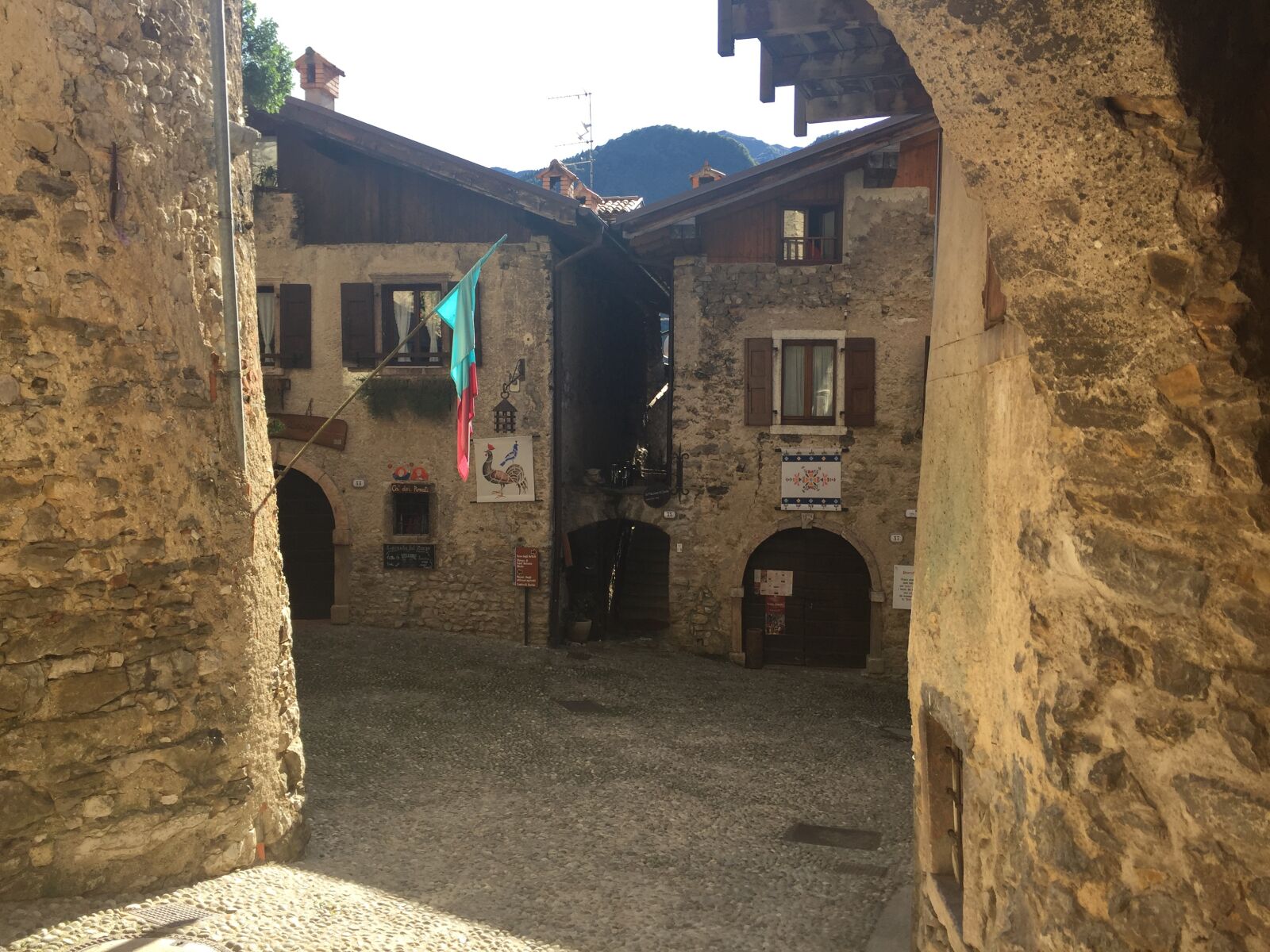 iPhone 6 back camera 4.15mm f/2.2 sample photo. Italy, village, nature photography