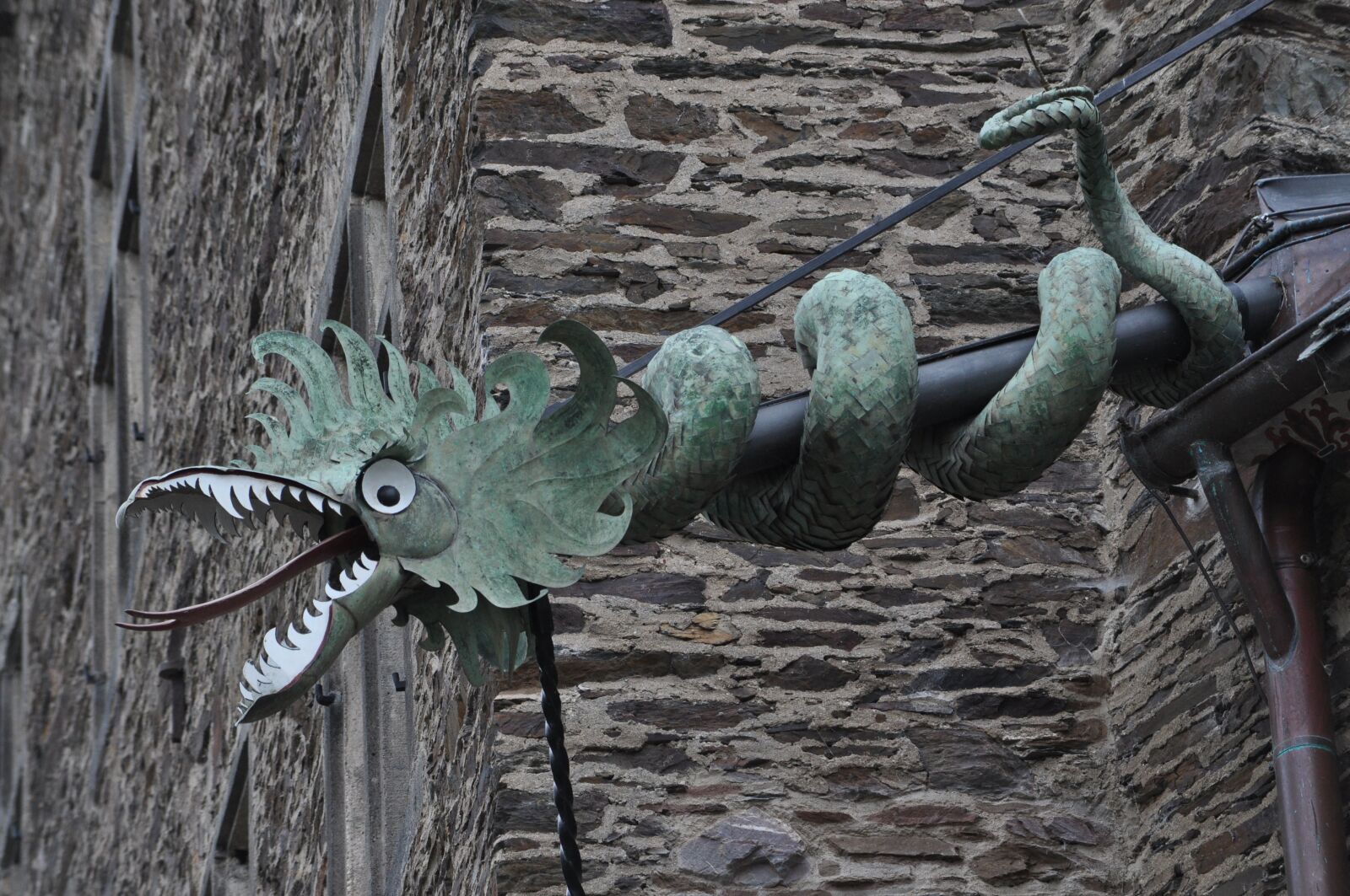 Nikon D5000 sample photo. Gargoyle, castle, dragon's head photography