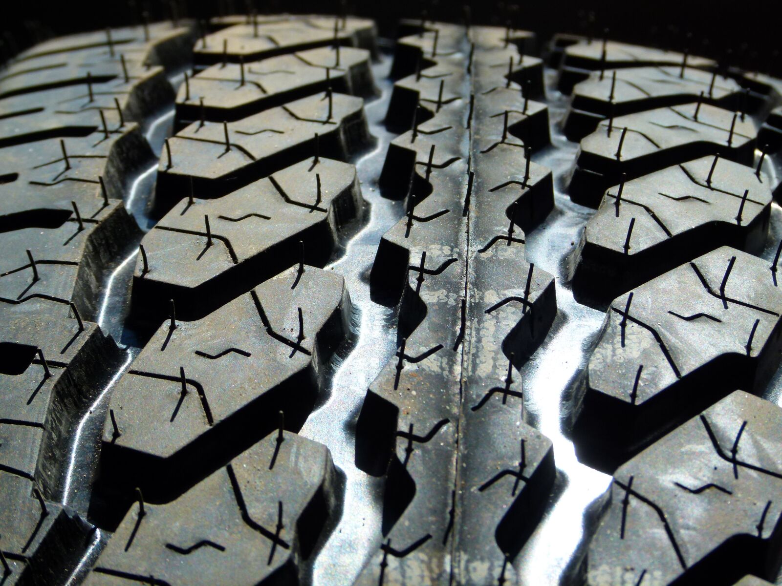 Panasonic Lumix DMC-FZ100 sample photo. Tire, tread, car photography