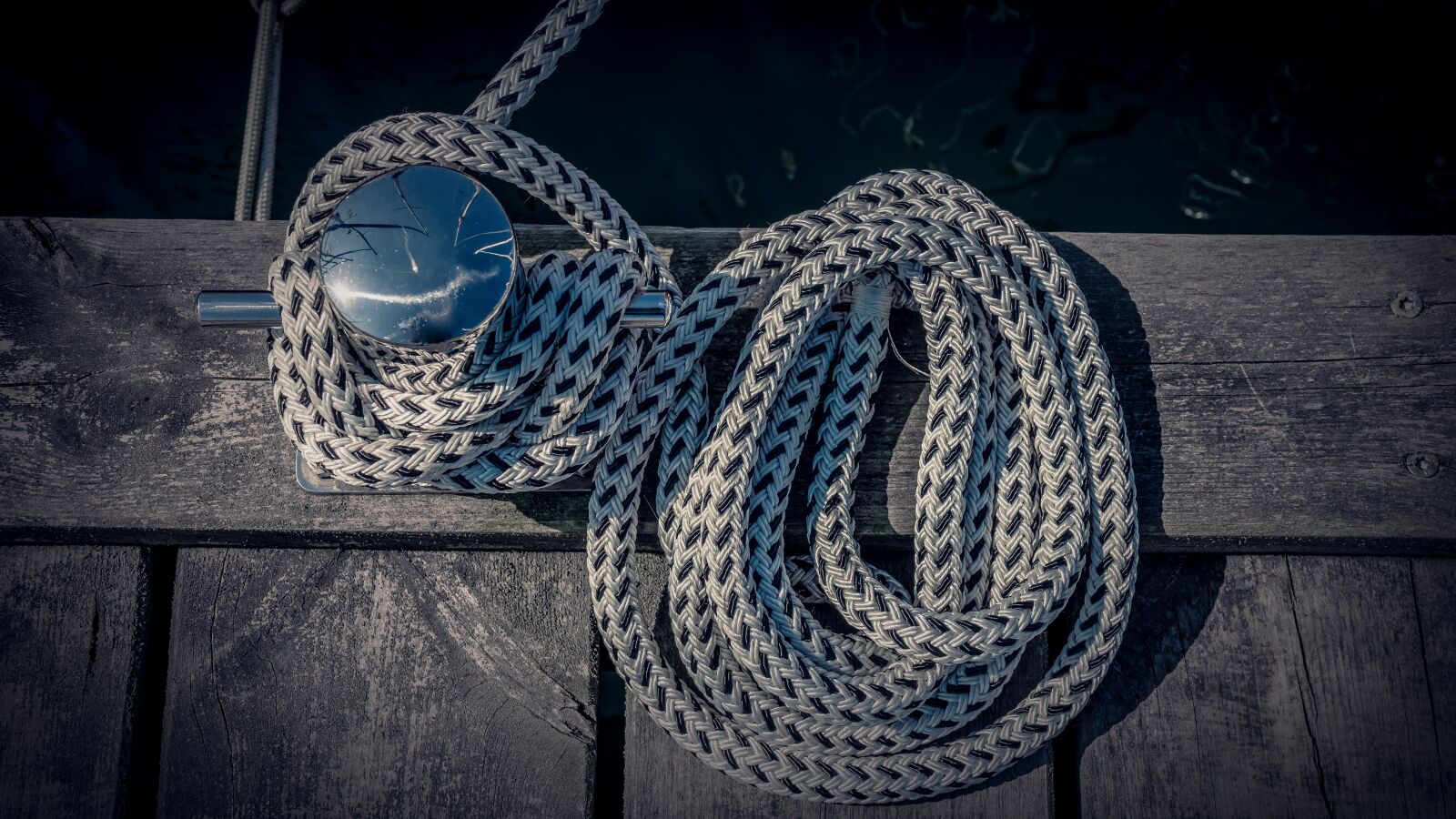 Sony a7 II + Sony FE 28-70mm F3.5-5.6 OSS sample photo. Fix, bollard, rope photography
