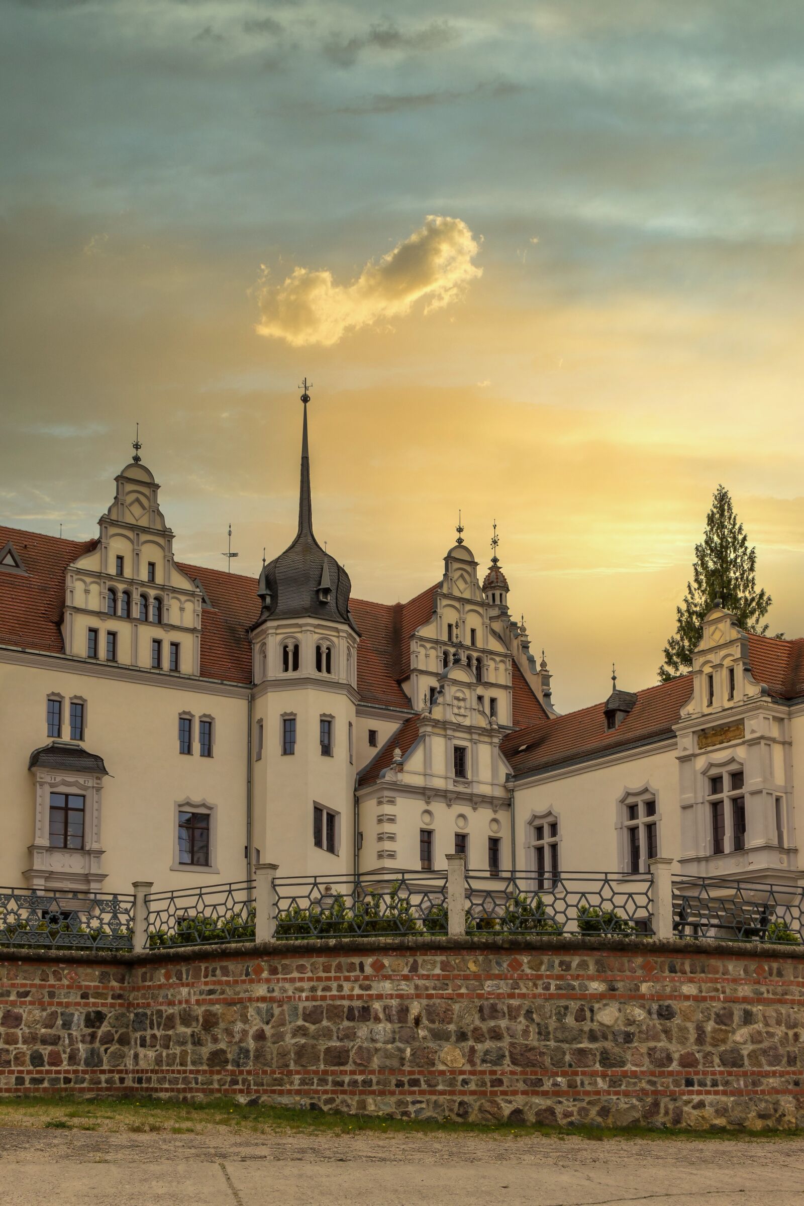 Canon EF-S 18-135mm F3.5-5.6 IS sample photo. Castle, boitzenburg, uckermark photography