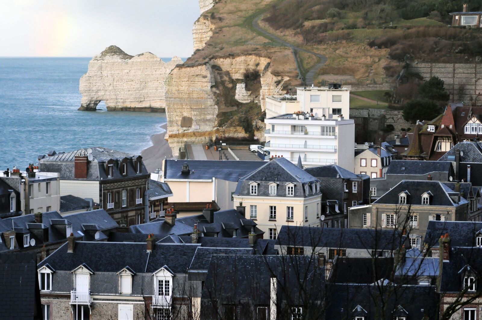 Nikon D300 sample photo. Etretat, houses, roofs photography
