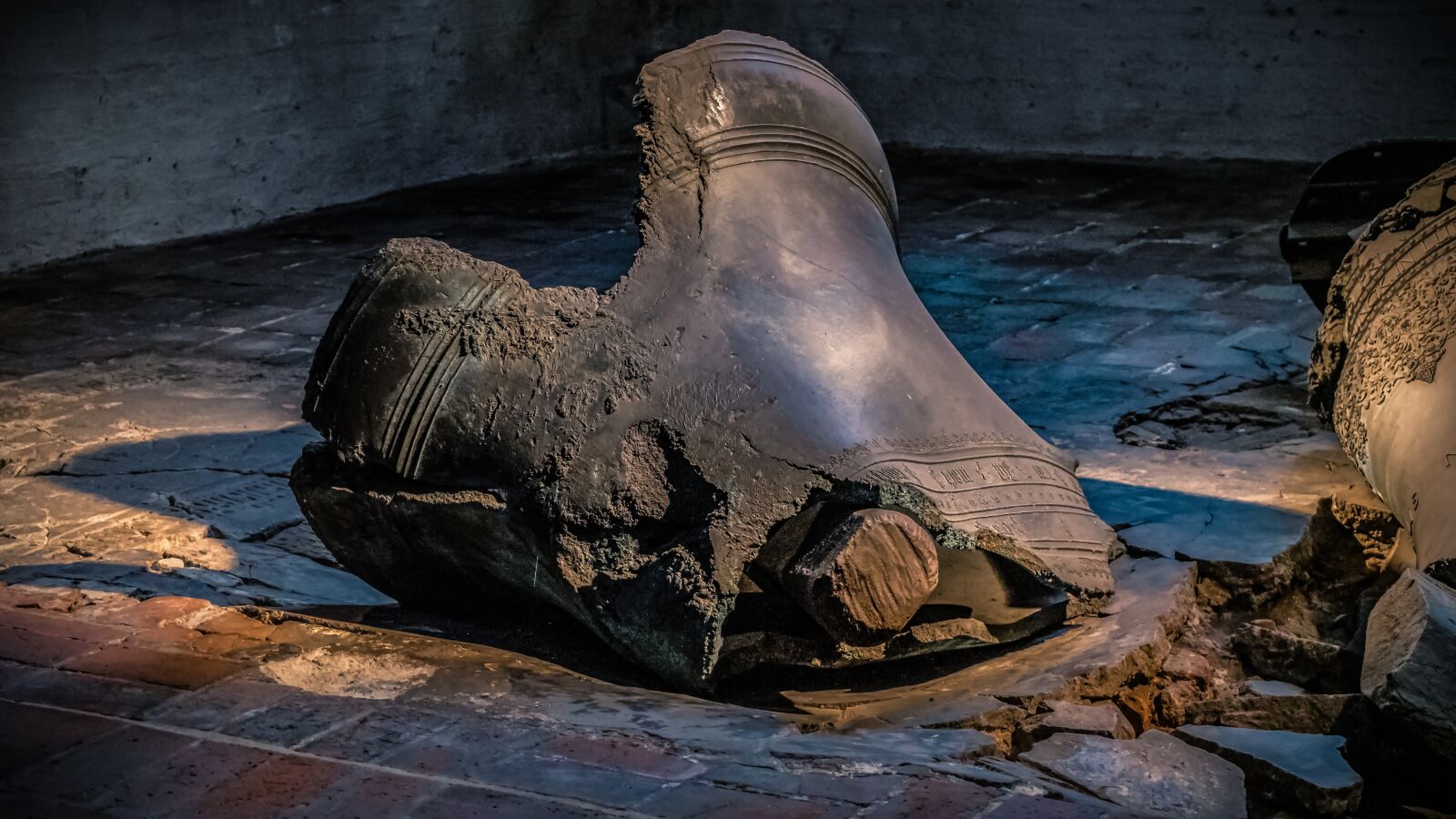 Sony a7 II + Sony FE 28-70mm F3.5-5.6 OSS sample photo. Bell, monument, history photography