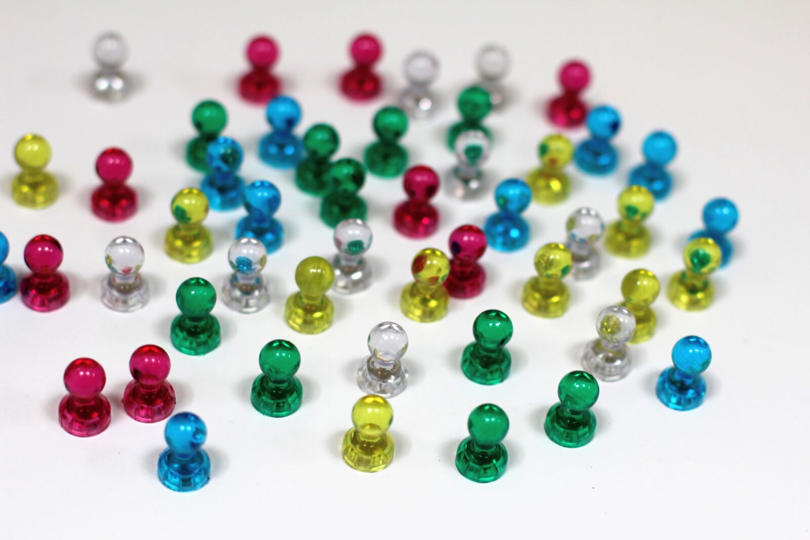 Canon EOS 60D + Canon EF 50mm F1.4 USM sample photo. Snake, magnets, colorful photography