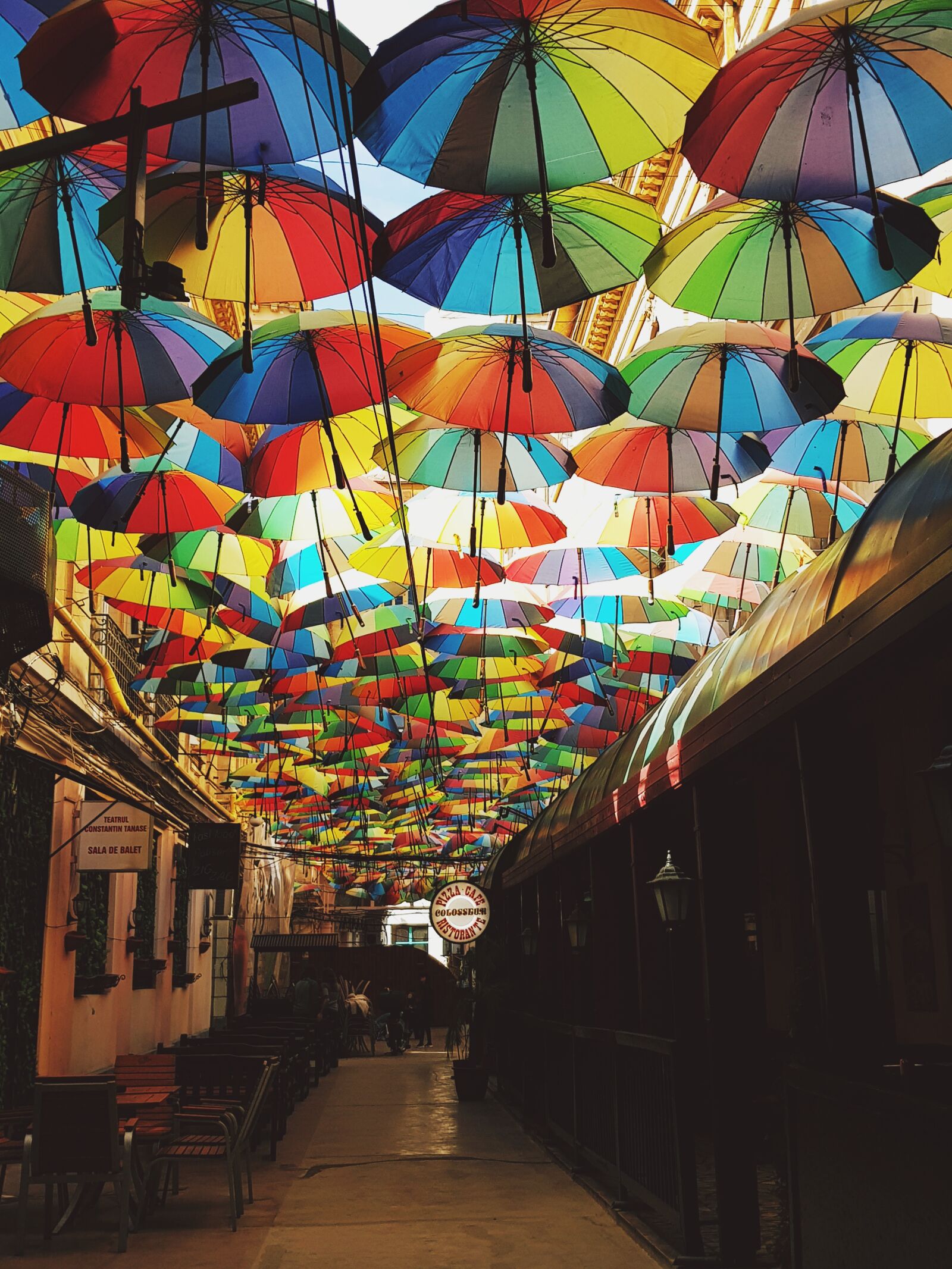 Samsung Galaxy S8 sample photo. Umbrella, city, rain photography