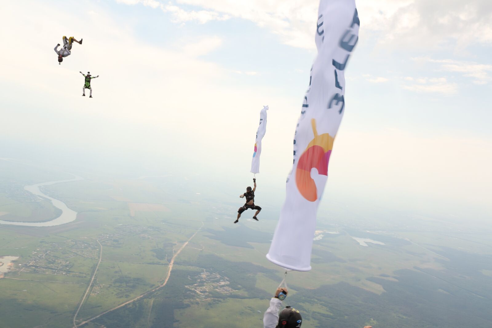 Canon EOS 650D (EOS Rebel T4i / EOS Kiss X6i) sample photo. Sky, skydiving, parachutes photography