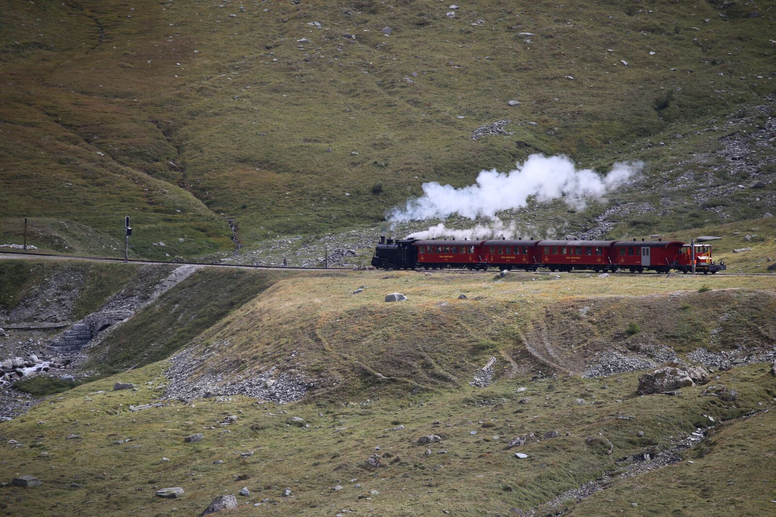 Canon EOS 6D + Canon EF 100-400mm F4.5-5.6L IS II USM sample photo. Train, steam, mountains photography