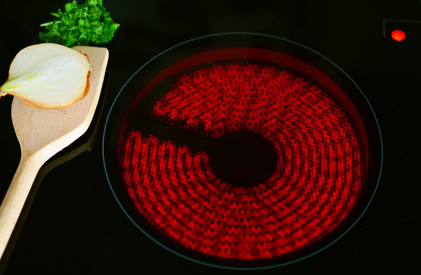 Nikon D5200 sample photo. Ceramic hob, cook, glow photography