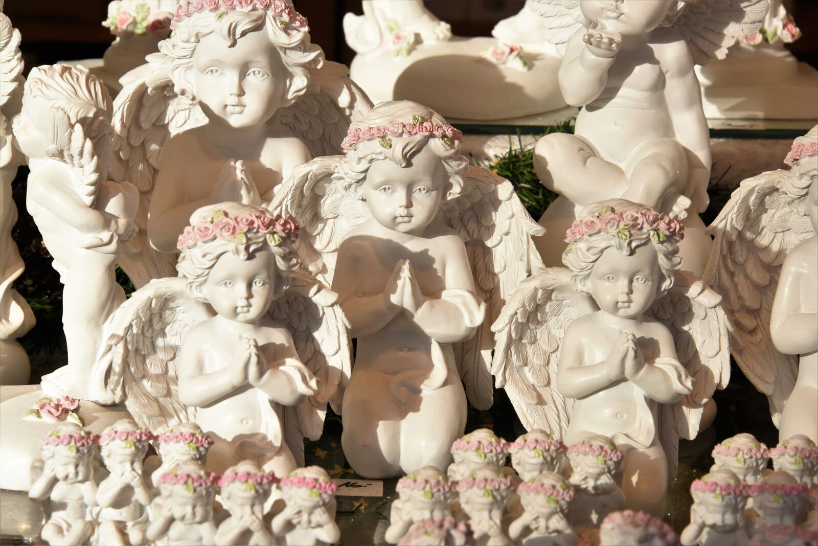 Nikon D810 sample photo. Cherubs, christmas, statues photography