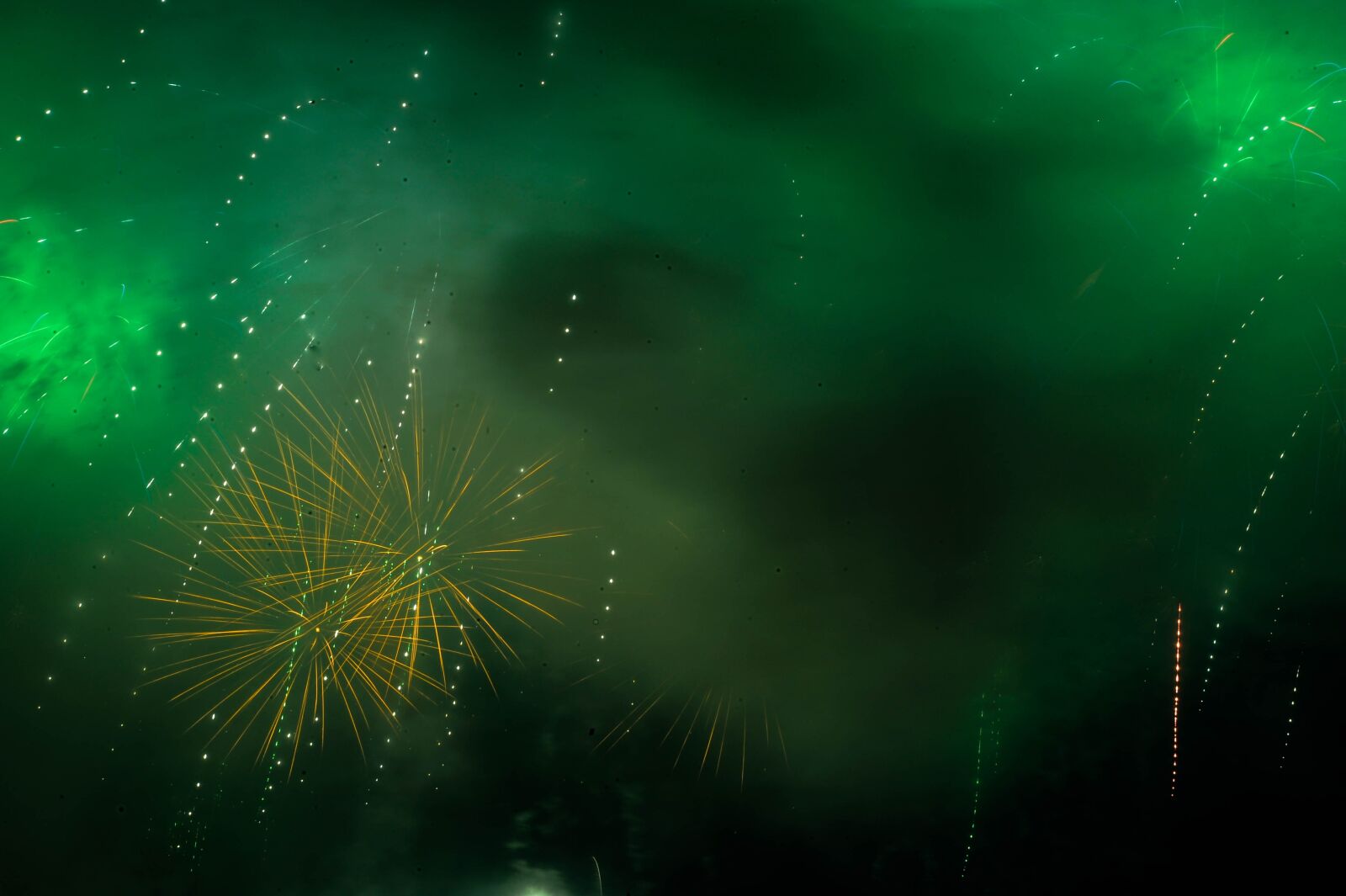 Nikon D700 sample photo. Fireworks, green, smoke photography