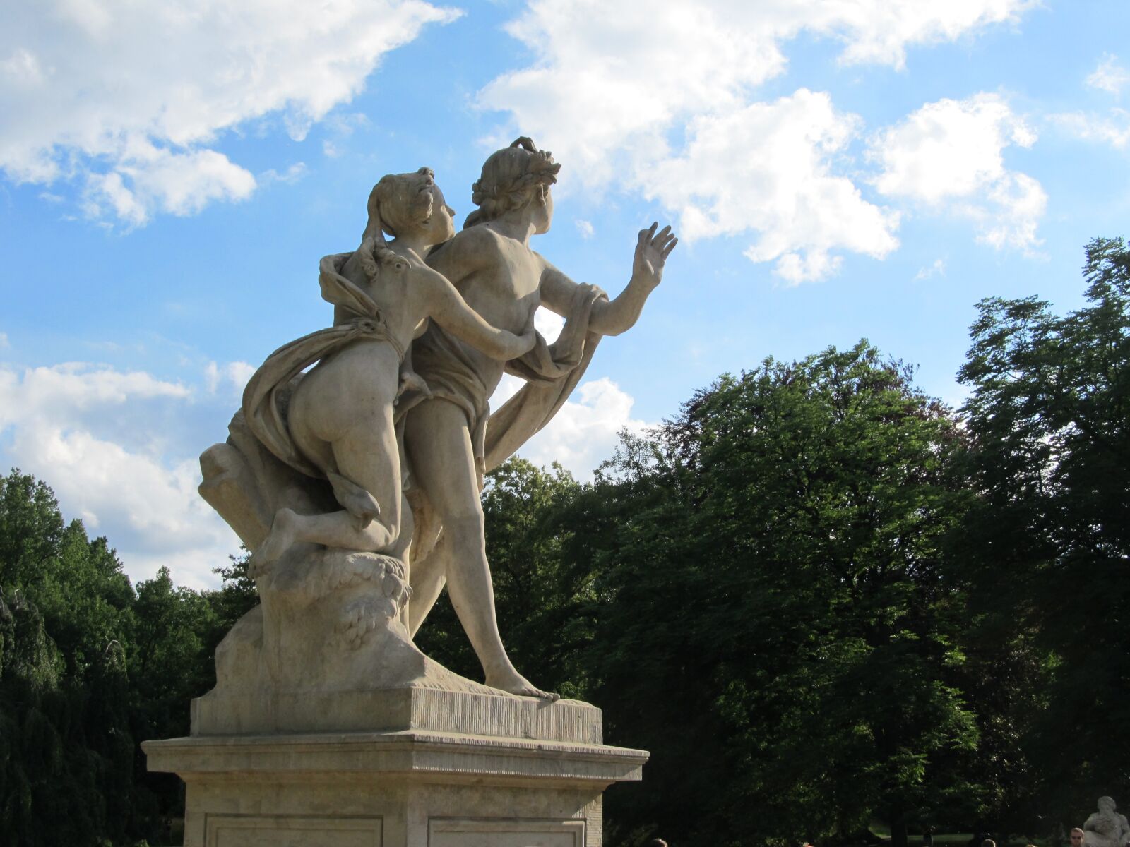 Canon PowerShot SX130 IS sample photo. Sculpture, monument, park photography